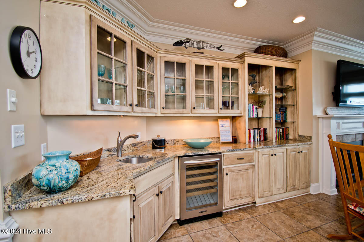 5715 Ocean Drive Property Photo 6