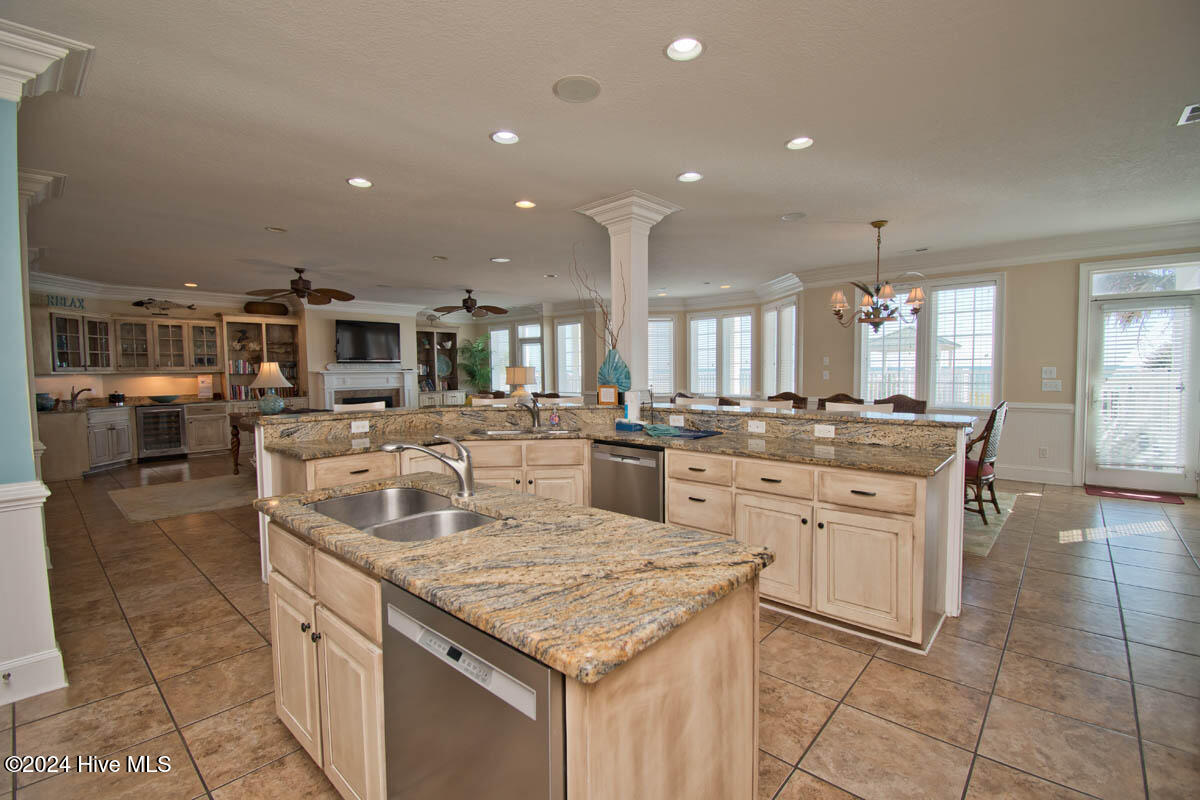 5715 Ocean Drive Property Photo 14