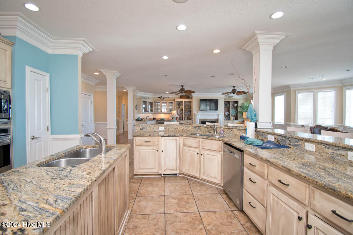 5715 Ocean Drive Property Photo 15