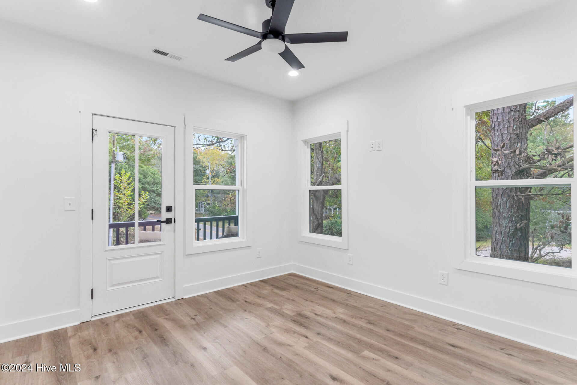4211 Spirea Drive B Property Photo 23