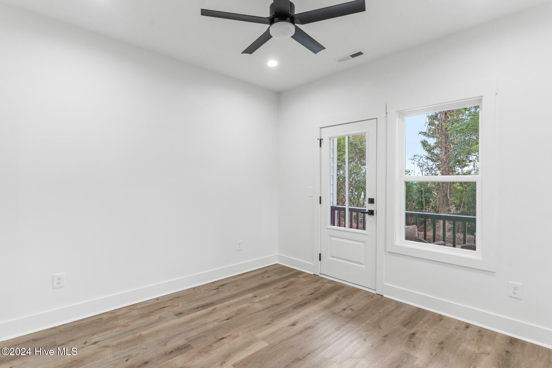 4211 Spirea Drive B Property Photo 25