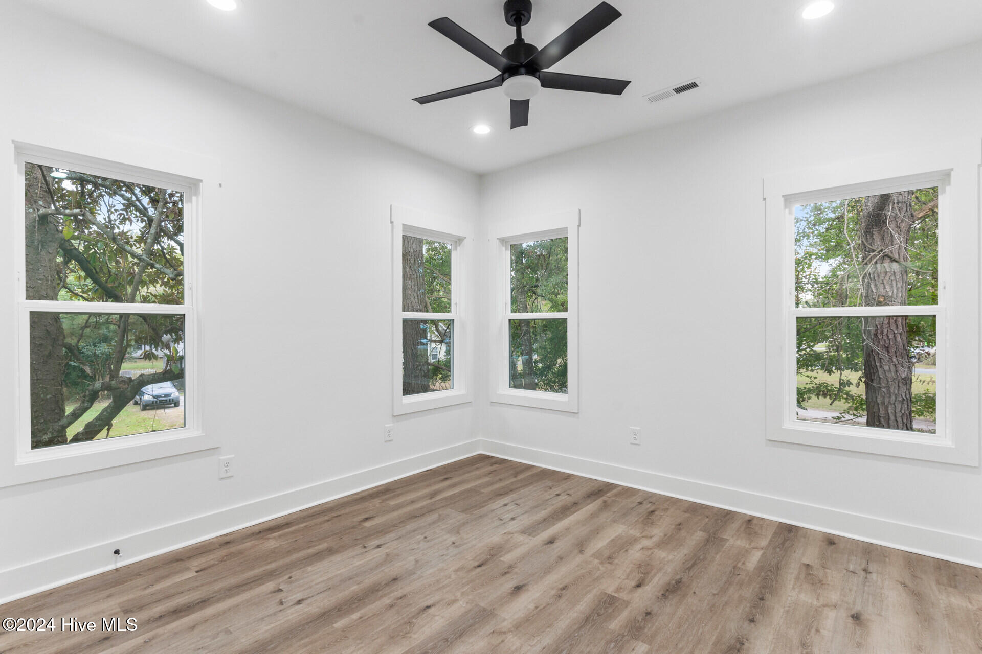 4211 Spirea Drive B Property Photo 27