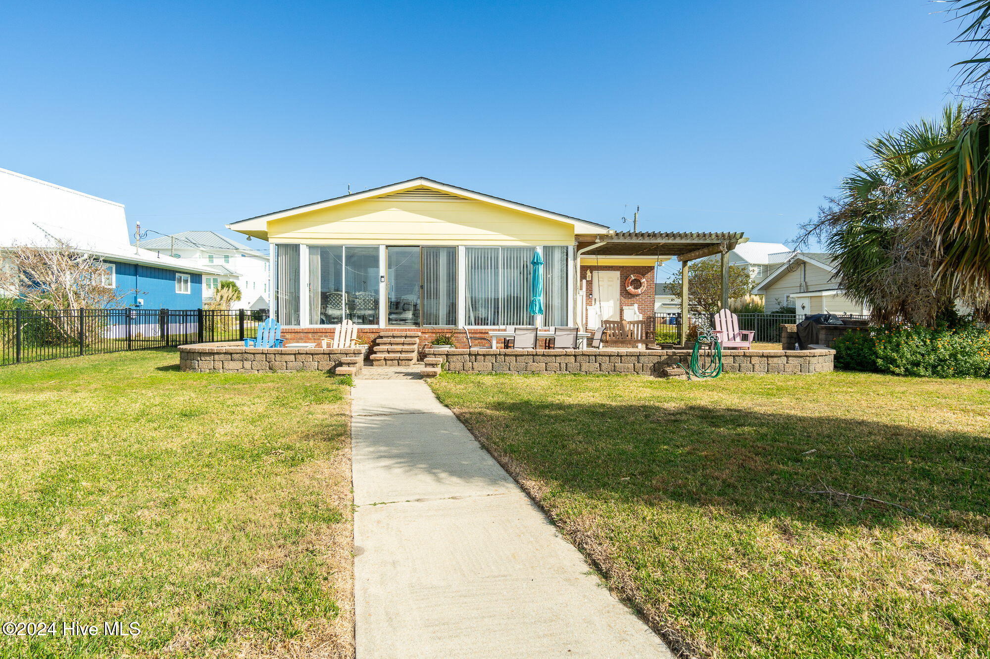 241 Bayview Boulevard Property Photo 1