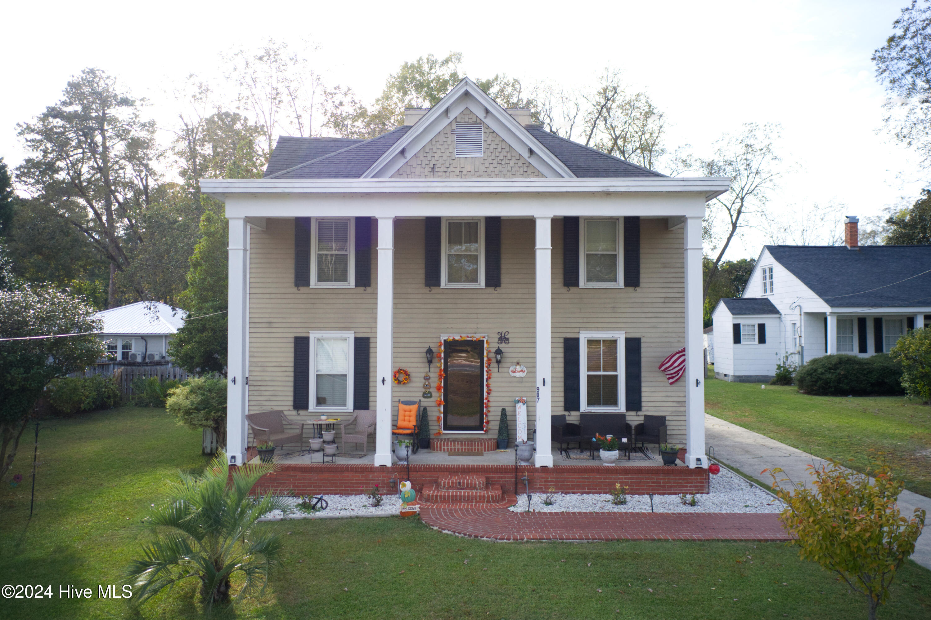 907 Smyrna Drive Property Photo 2