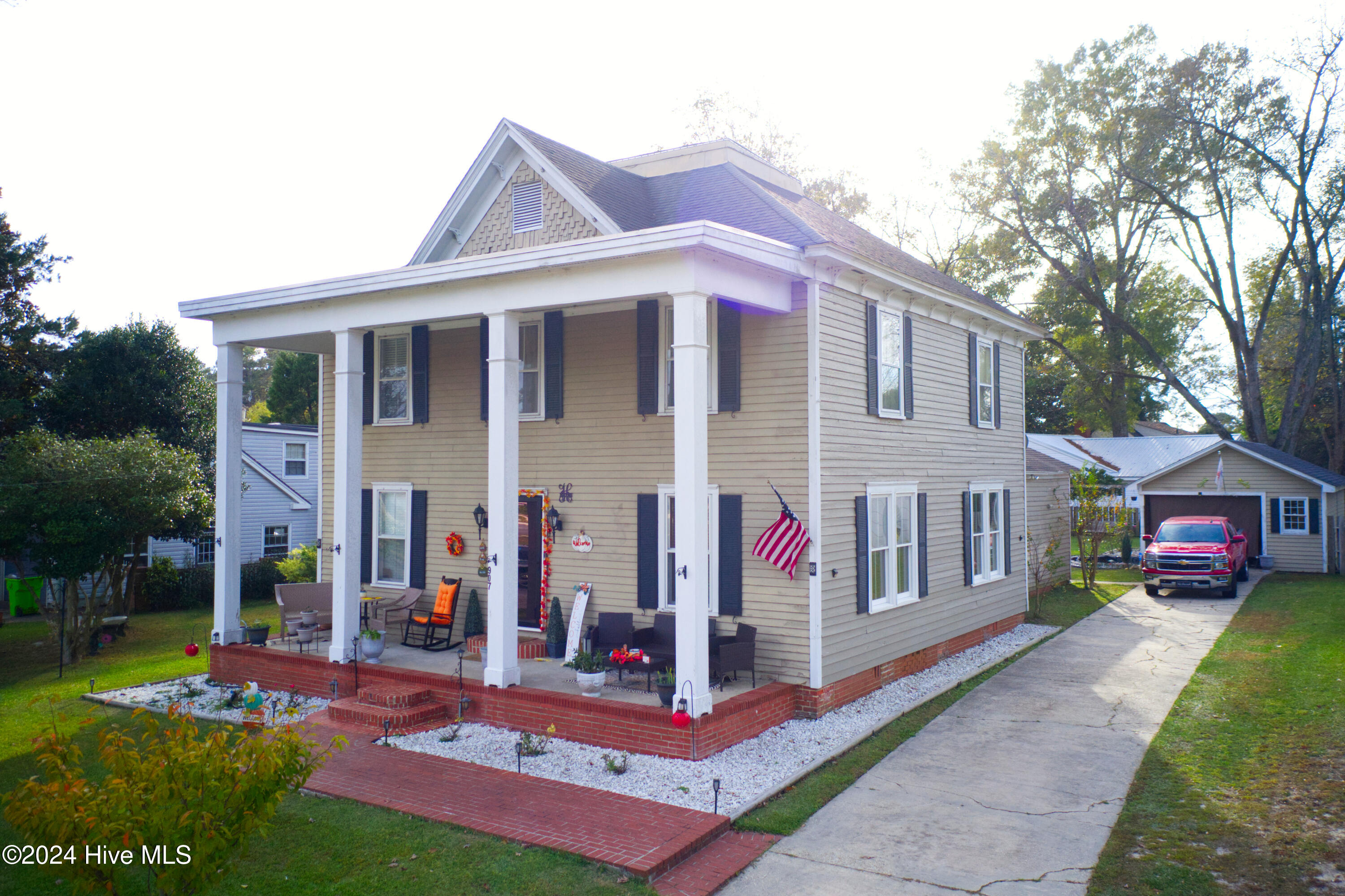 907 Smyrna Drive Property Photo 3