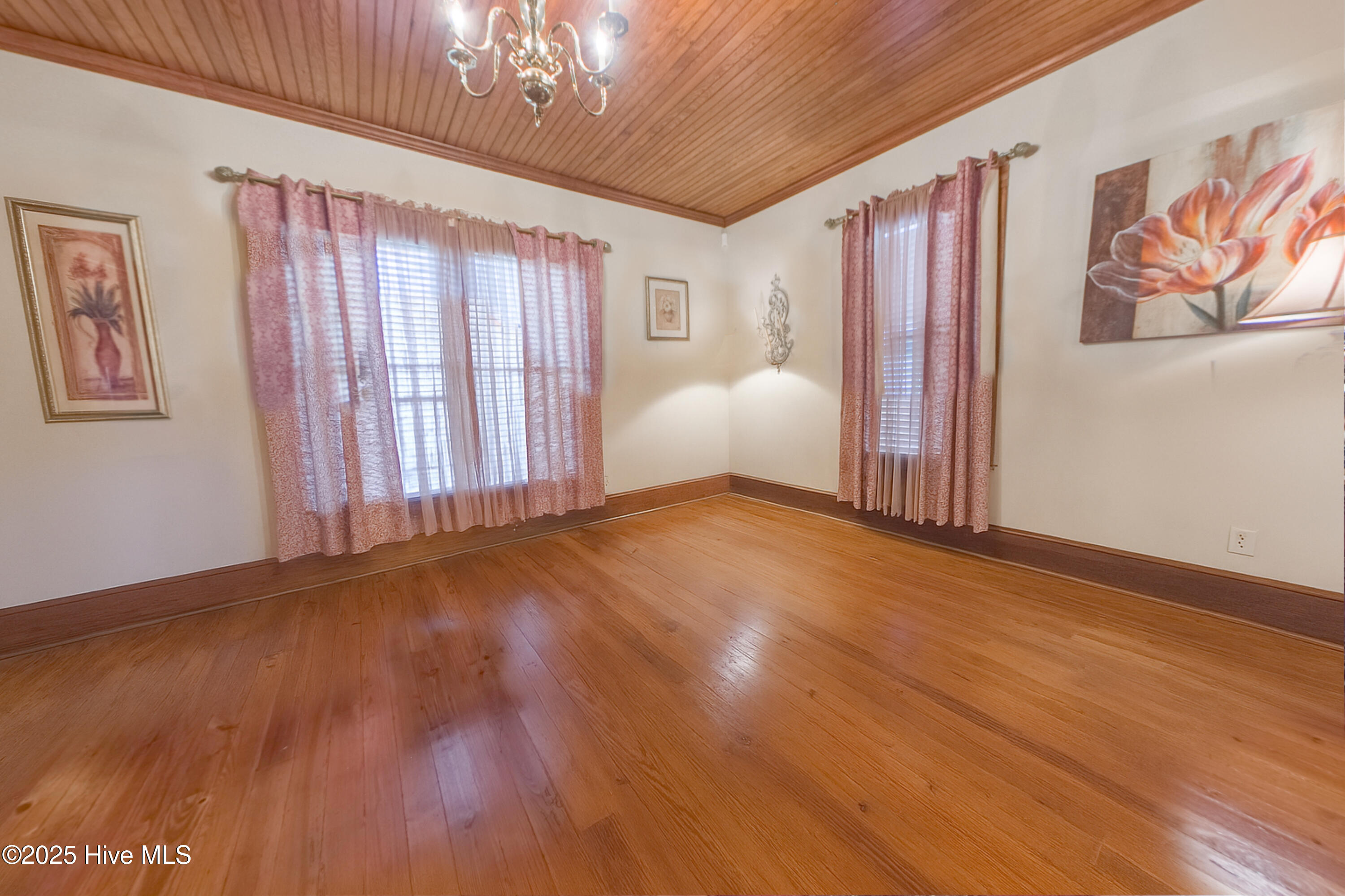 907 Smyrna Drive Property Photo 5