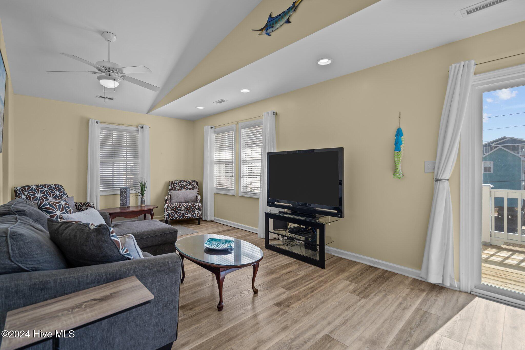 2381 Island Drive Property Photo 6