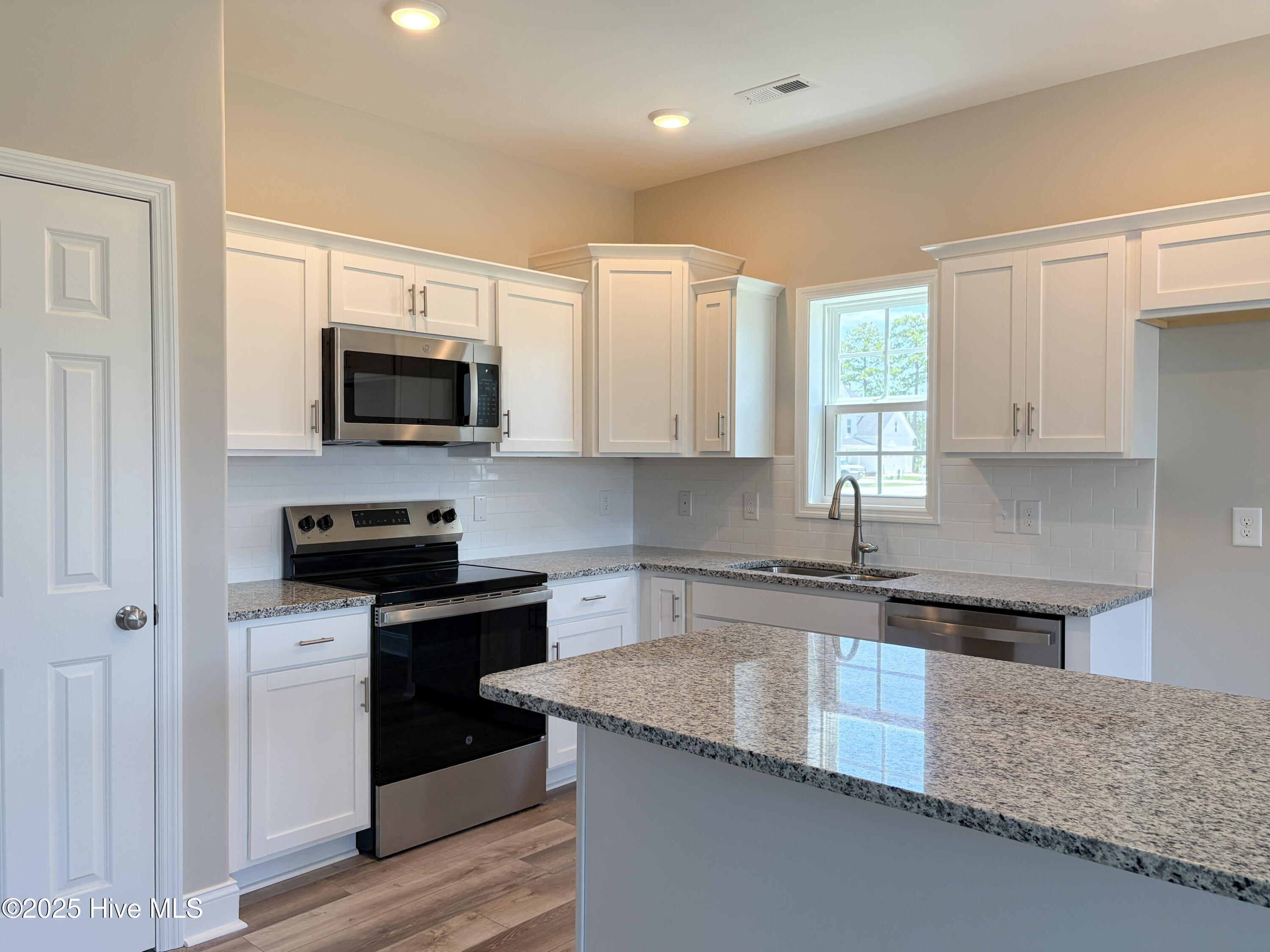 502 Yellow Birch Way Property Photo 3