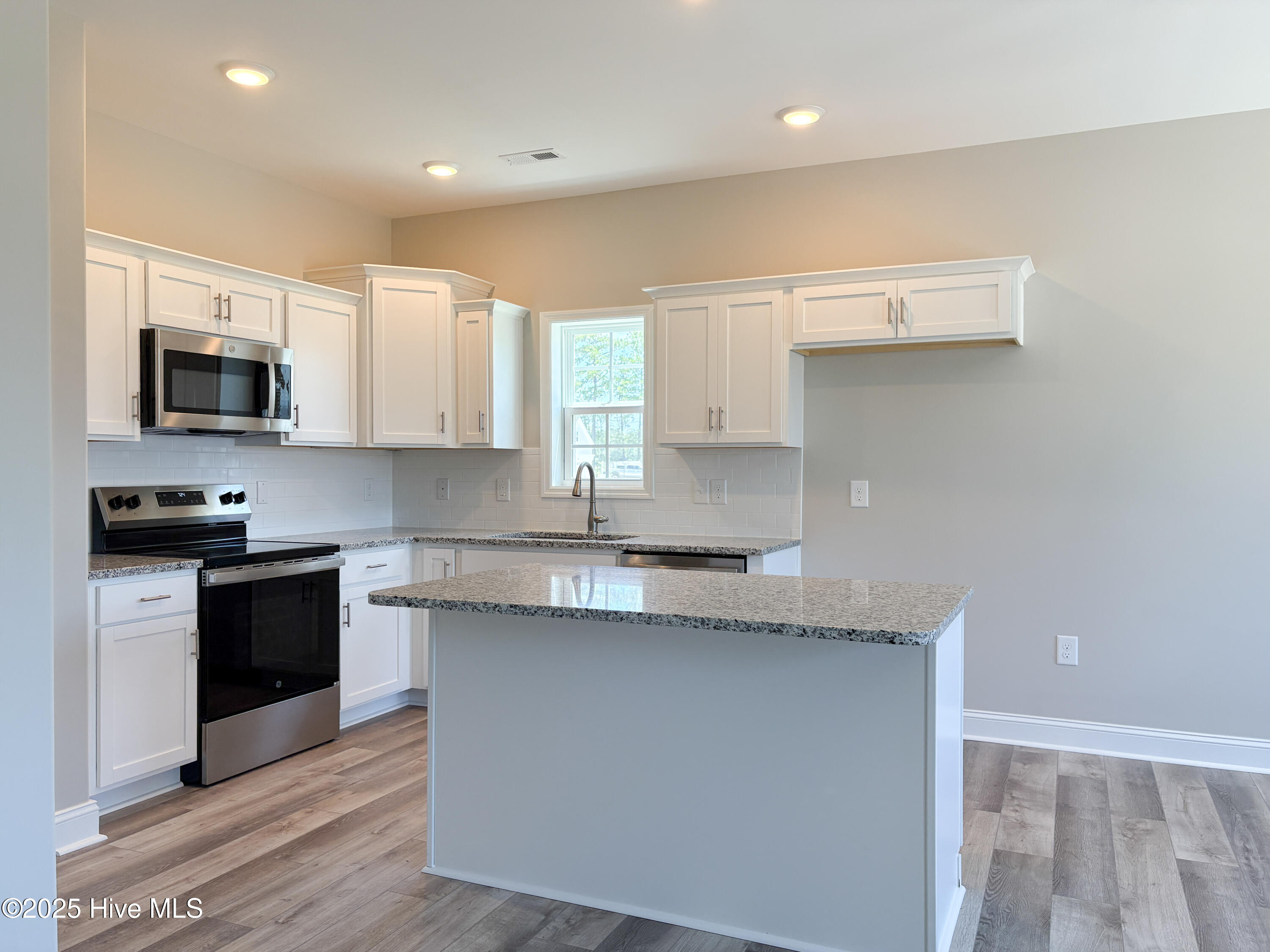 502 Yellow Birch Way Property Photo 4