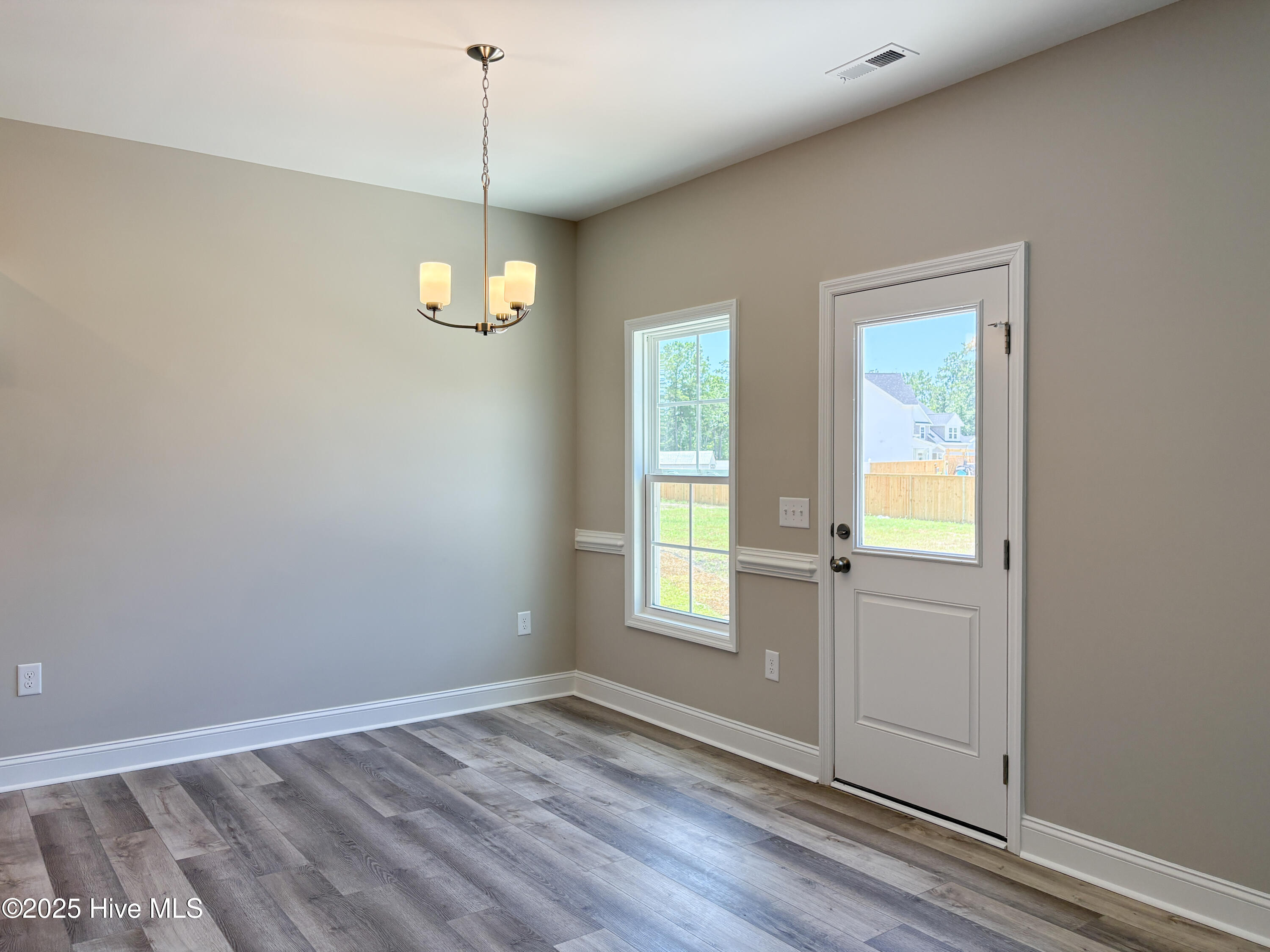 502 Yellow Birch Way Property Photo 5