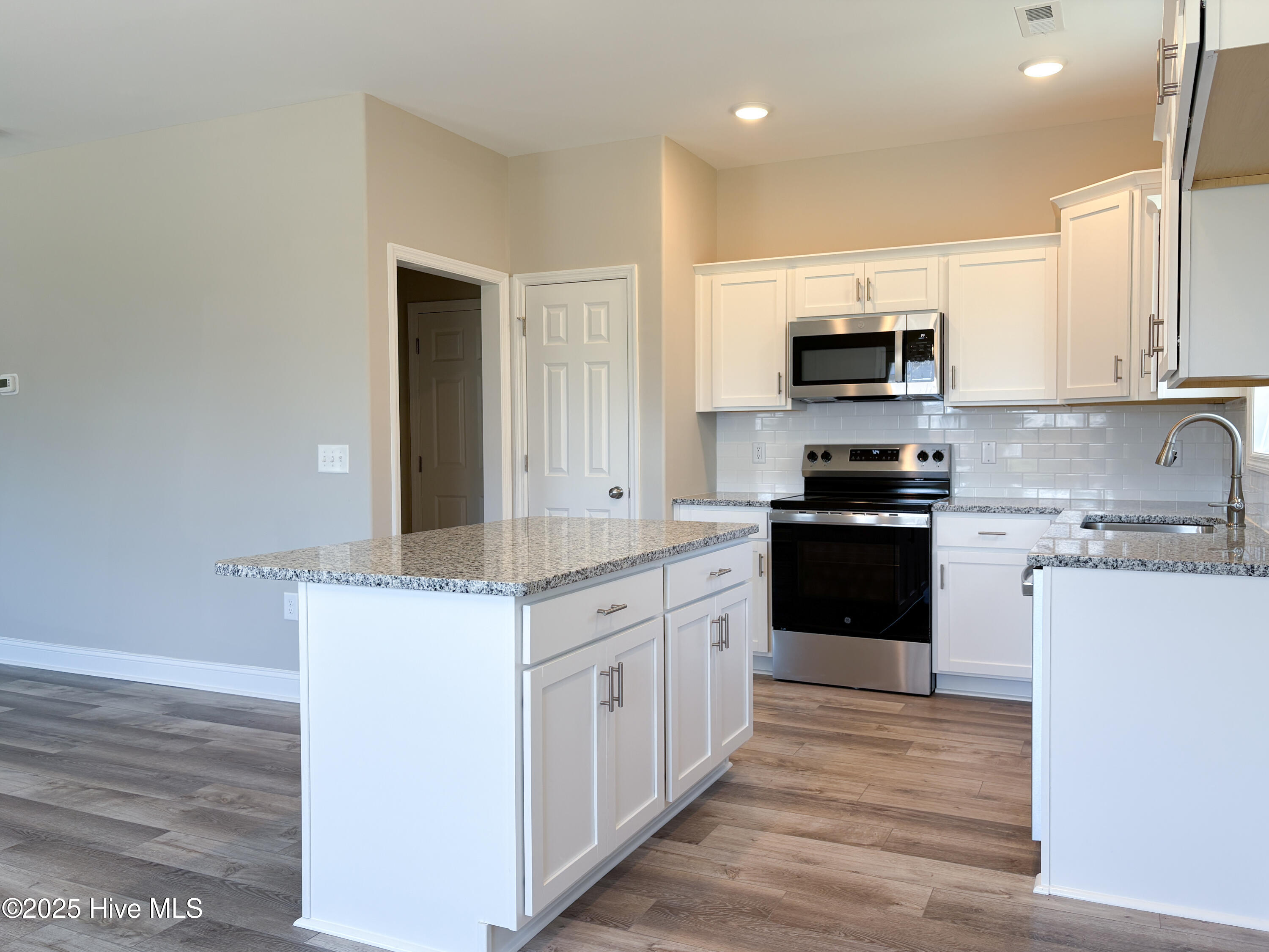 502 Yellow Birch Way Property Photo 6