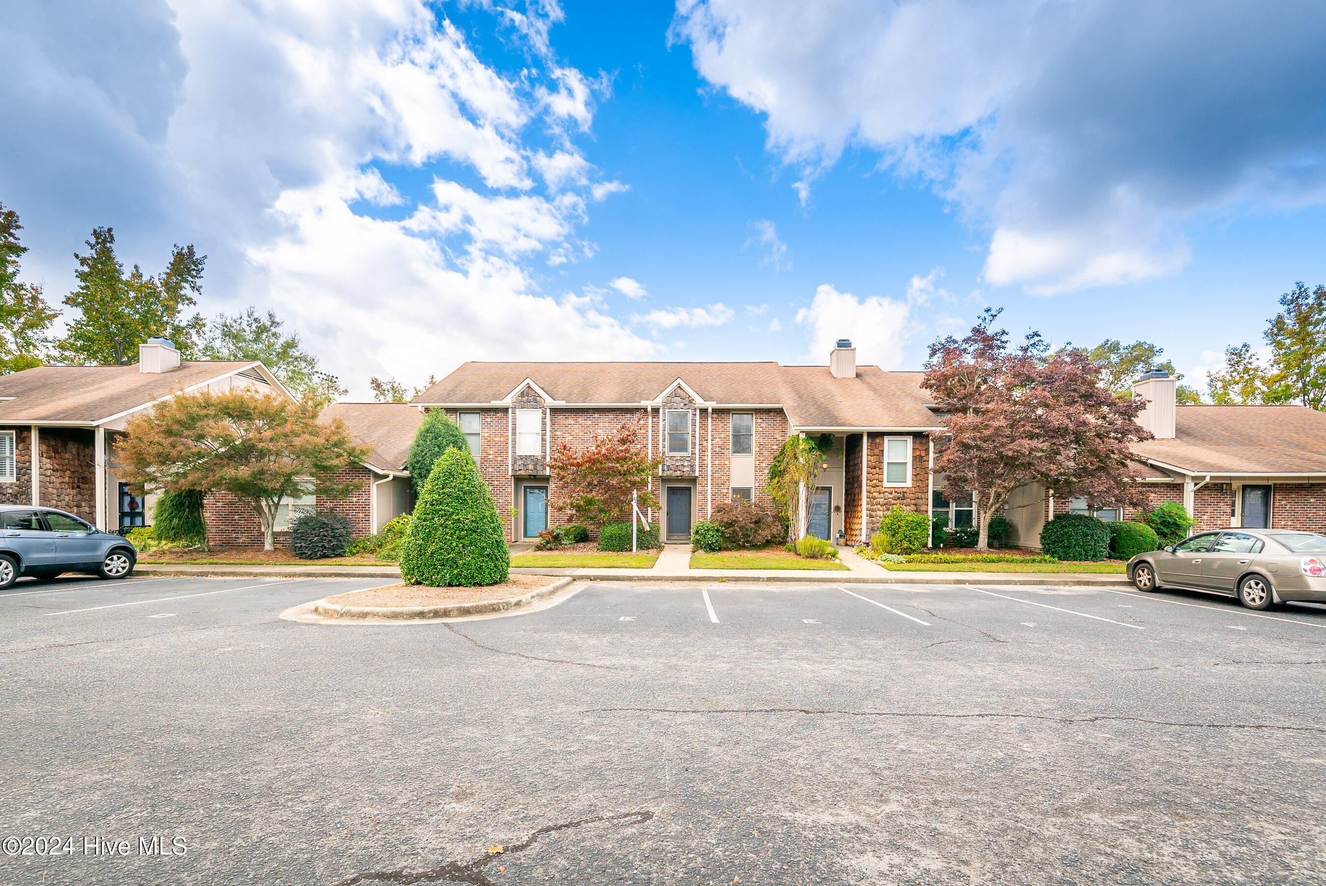 2043 Quail Ridge Road E Property Photo 2