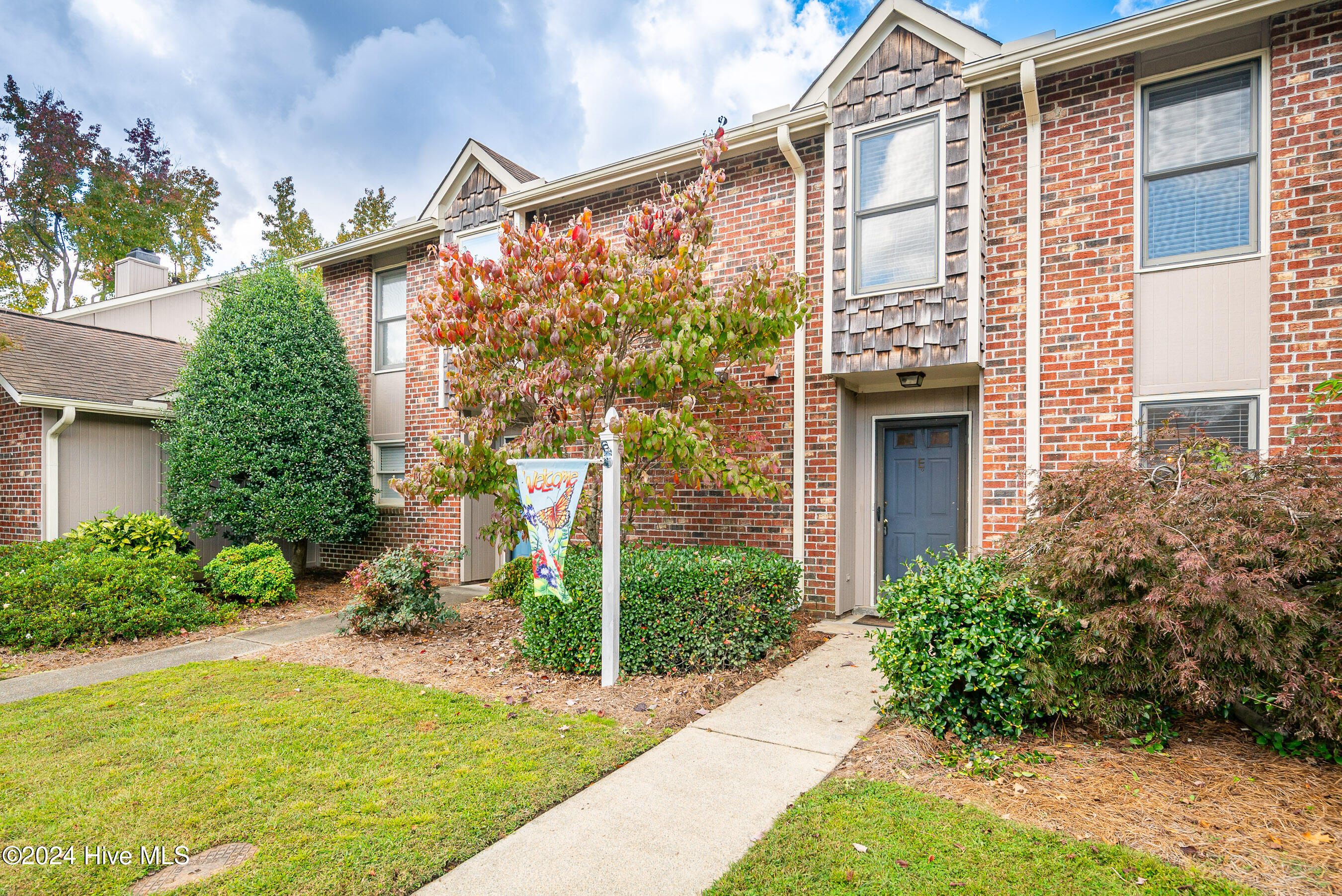 2043 Quail Ridge Road E Property Photo 3