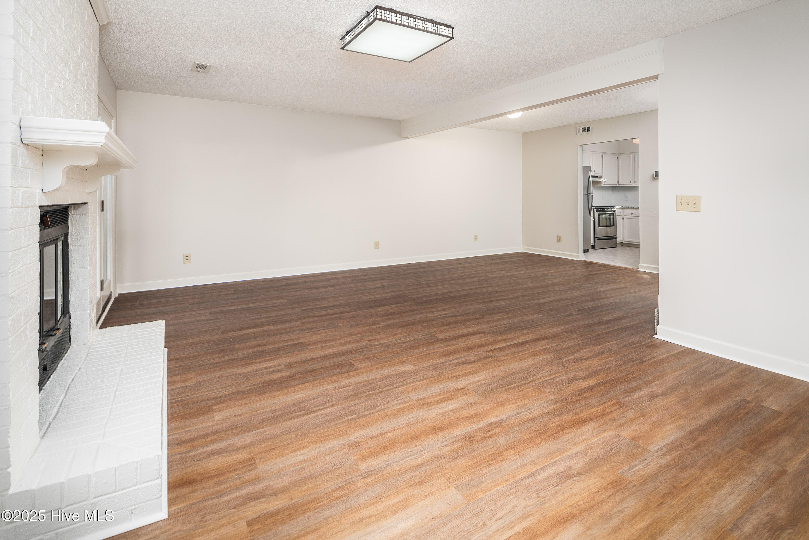 2043 Quail Ridge Road E Property Photo 6