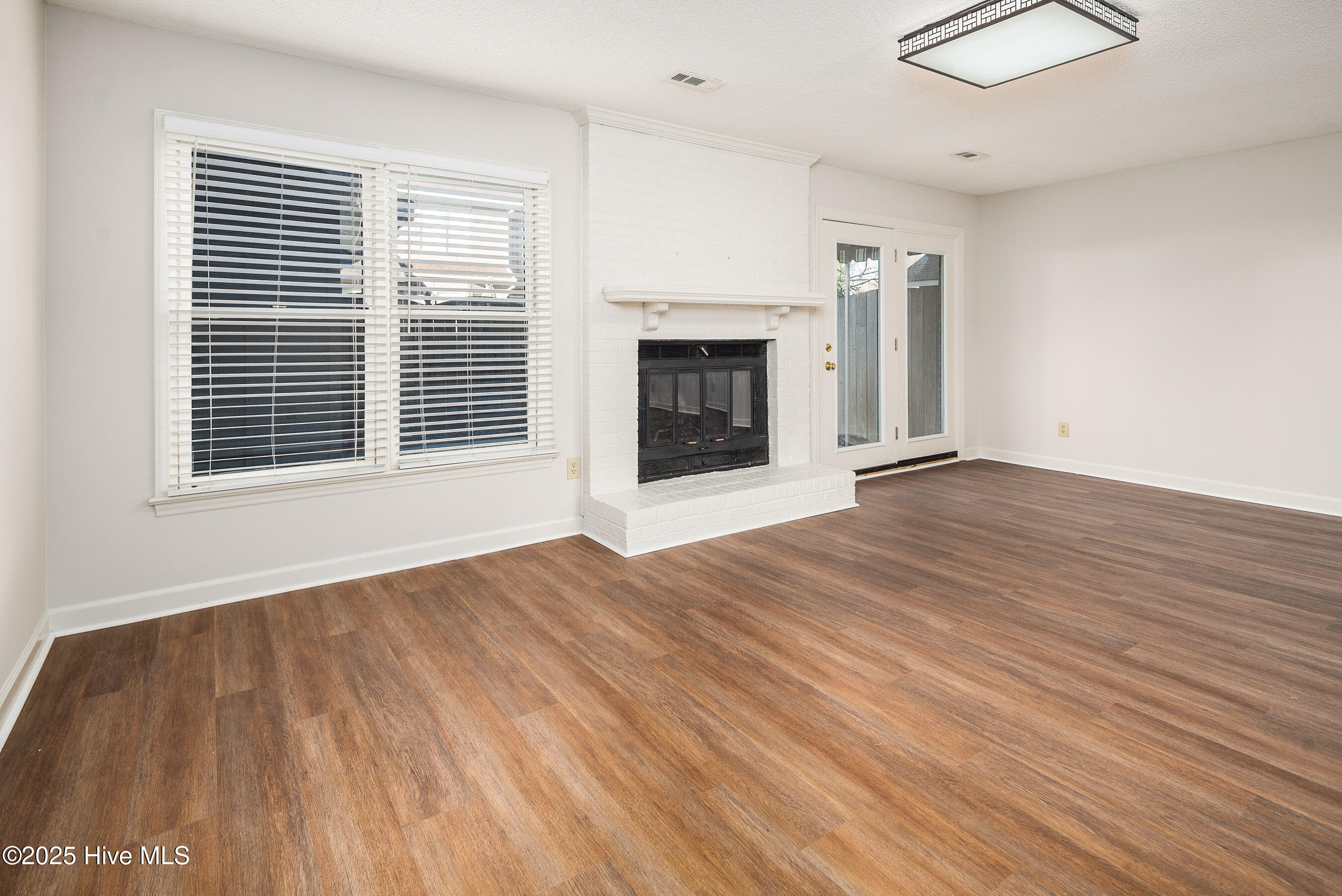 2043 Quail Ridge Road E Property Photo 7