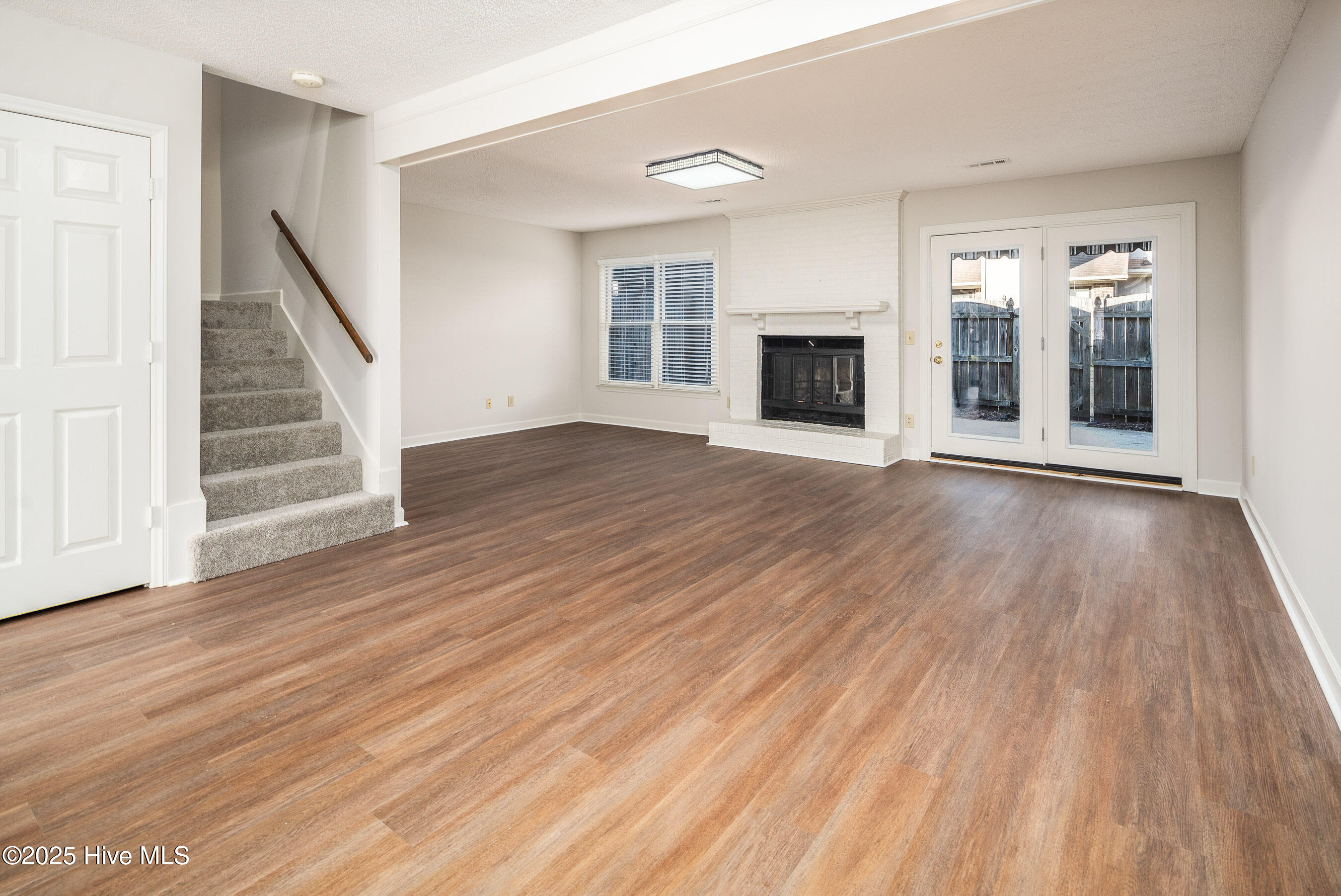 2043 Quail Ridge Road E Property Photo 8