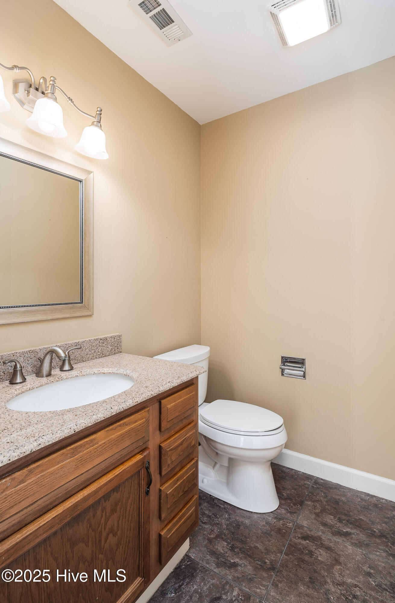 2043 Quail Ridge Road E Property Photo 10