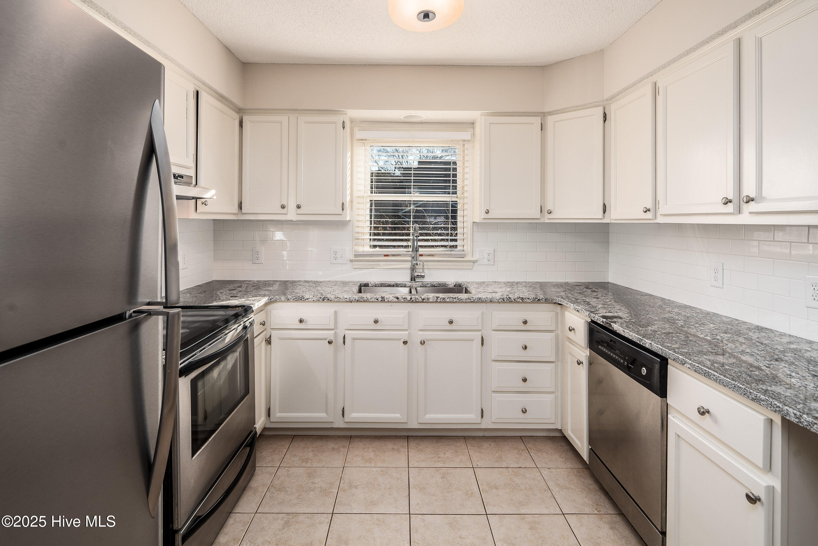 2043 Quail Ridge Road E Property Photo 11