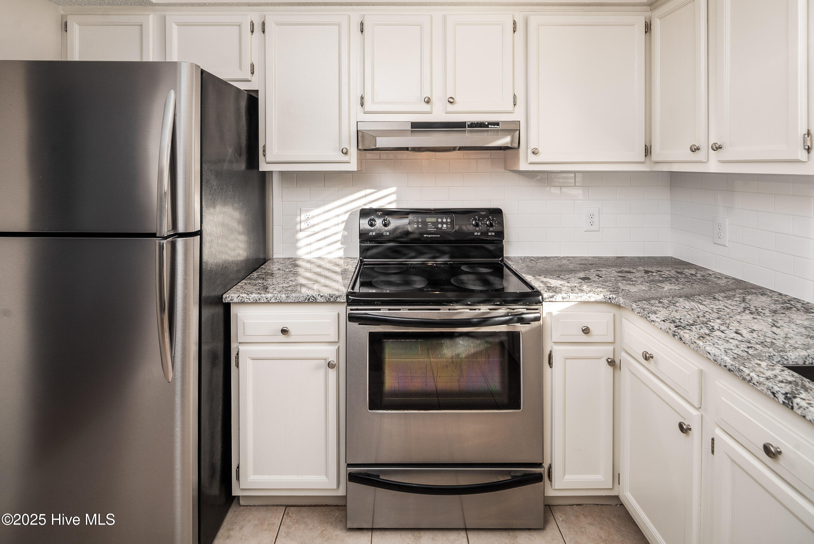 2043 Quail Ridge Road E Property Photo 12