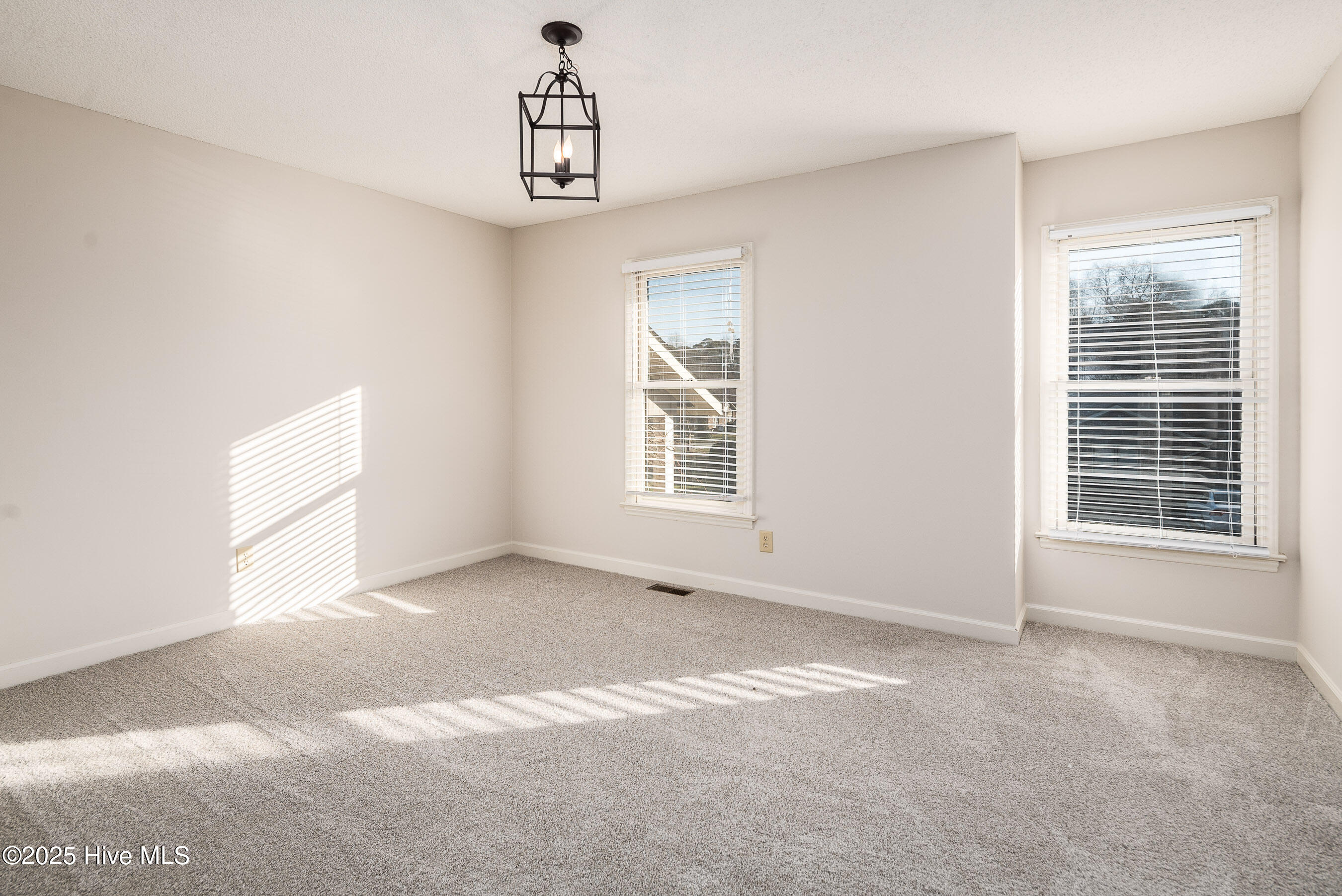2043 Quail Ridge Road E Property Photo 14
