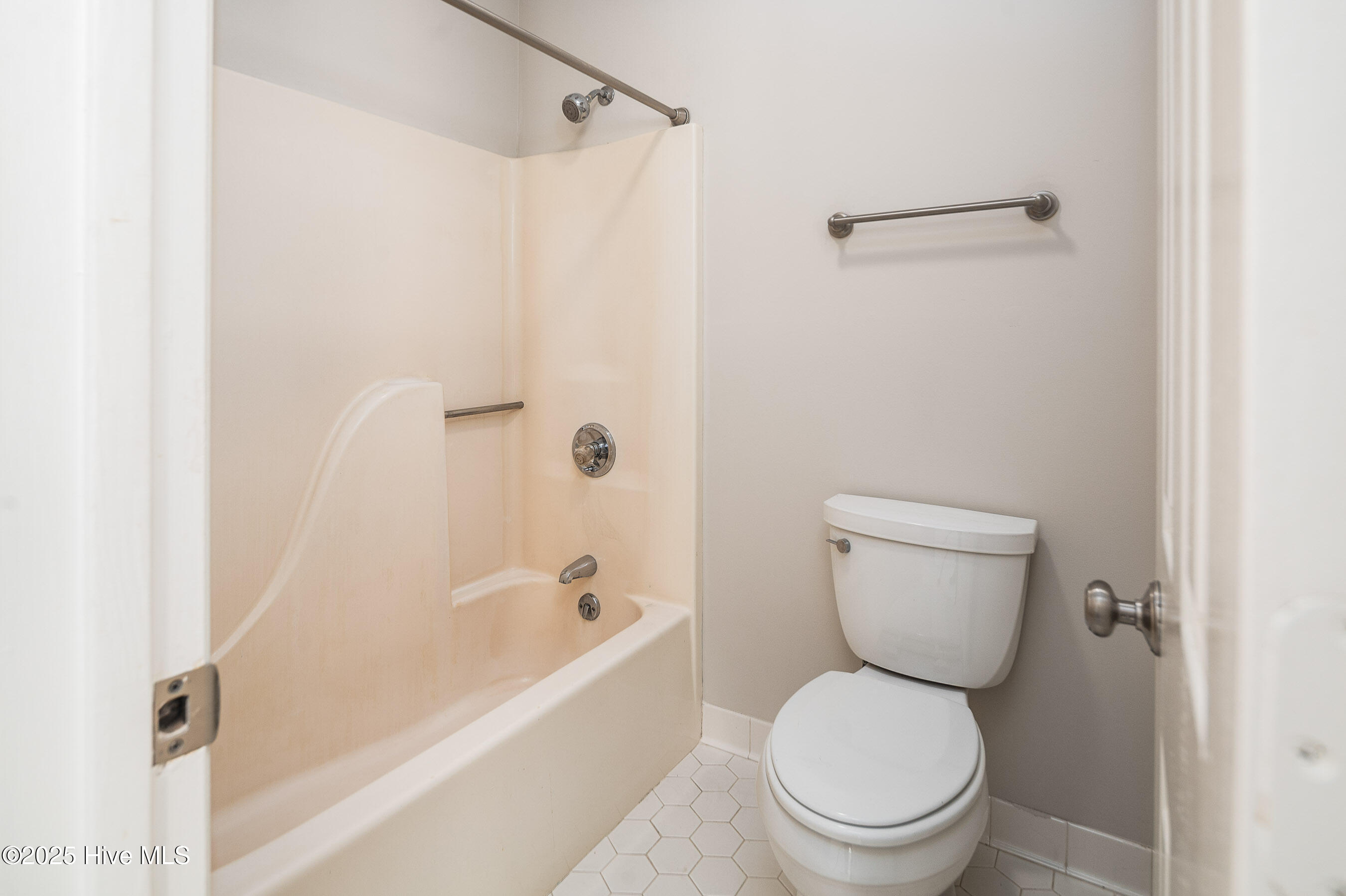 2043 Quail Ridge Road E Property Photo 18