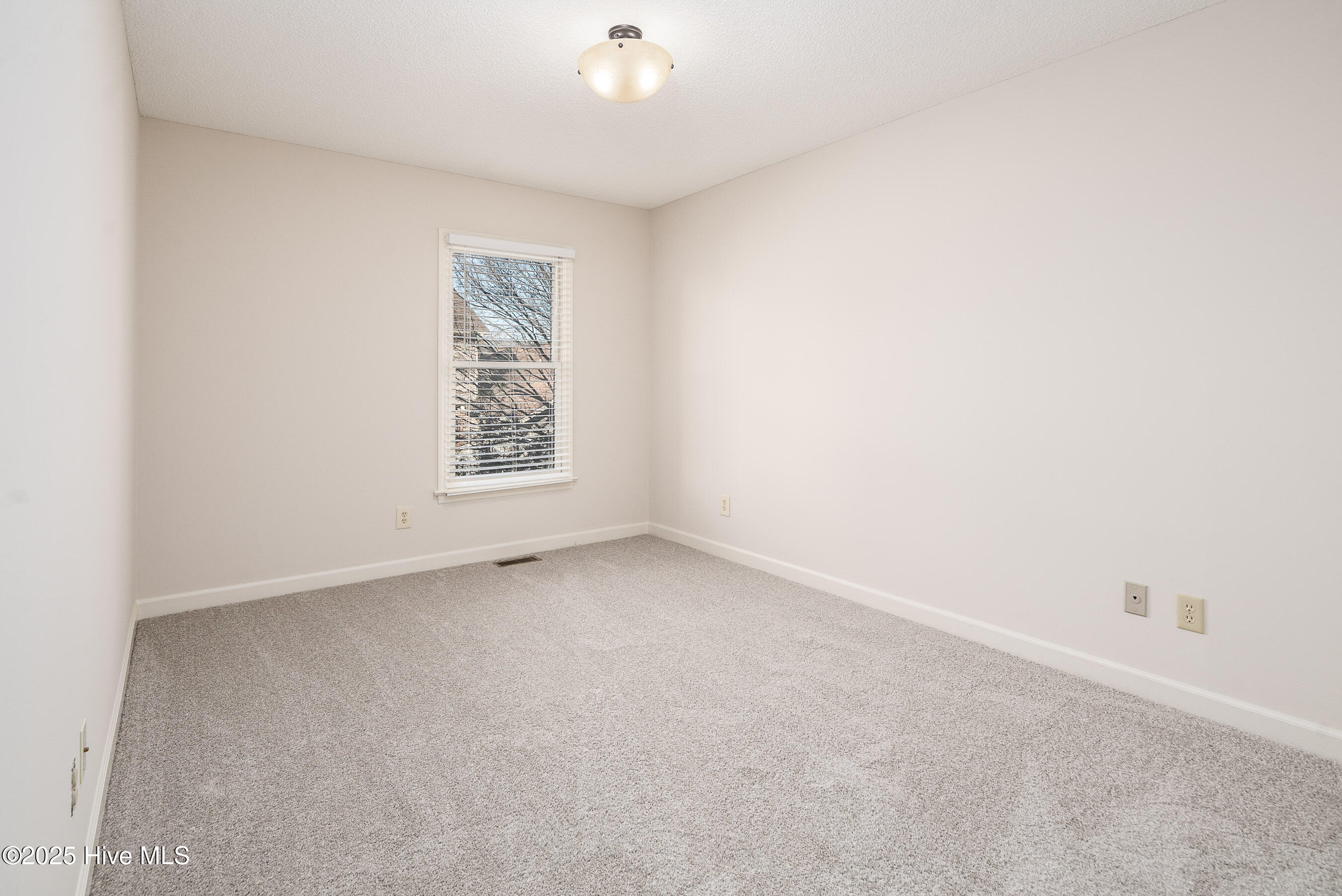 2043 Quail Ridge Road E Property Photo 19