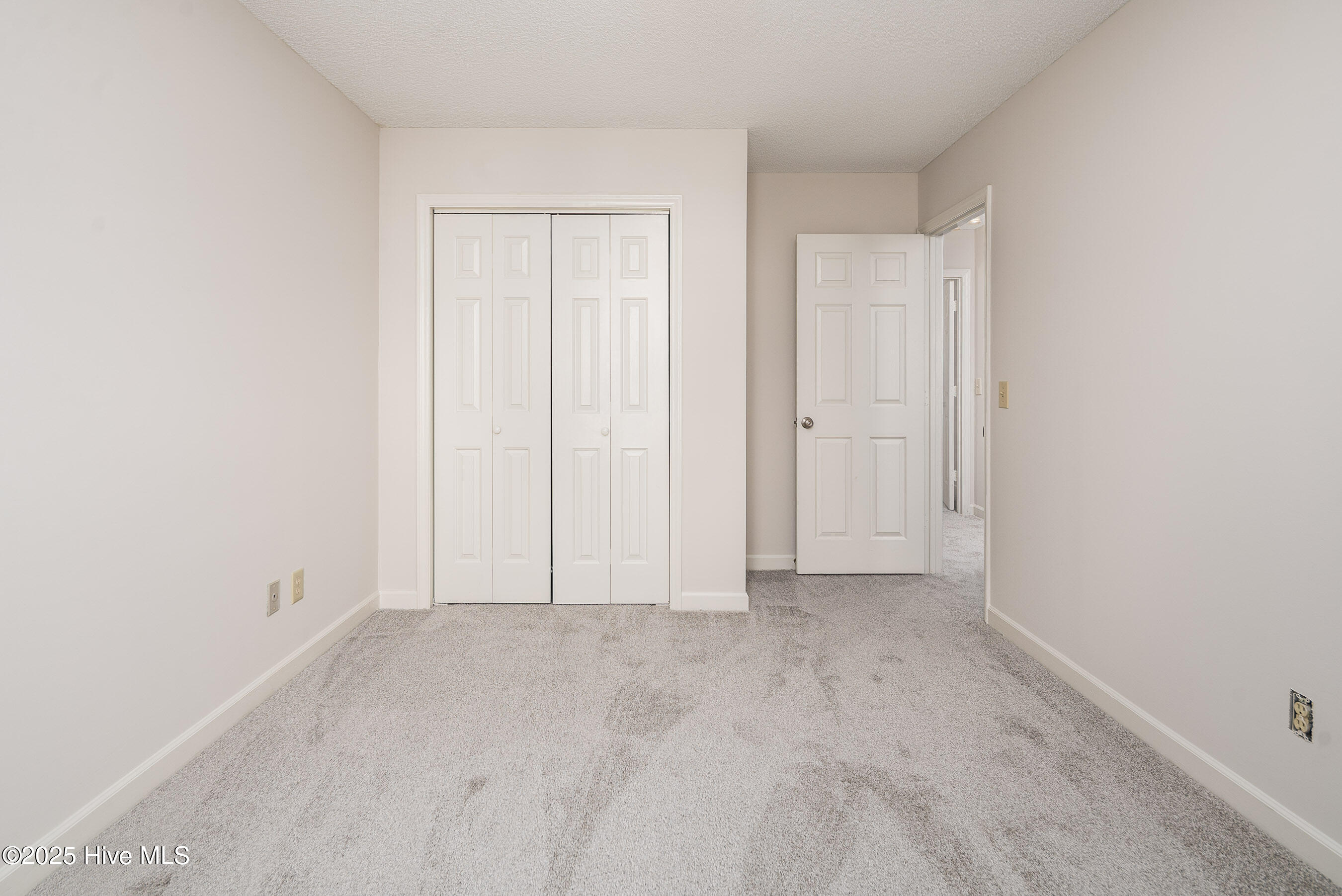 2043 Quail Ridge Road E Property Photo 20