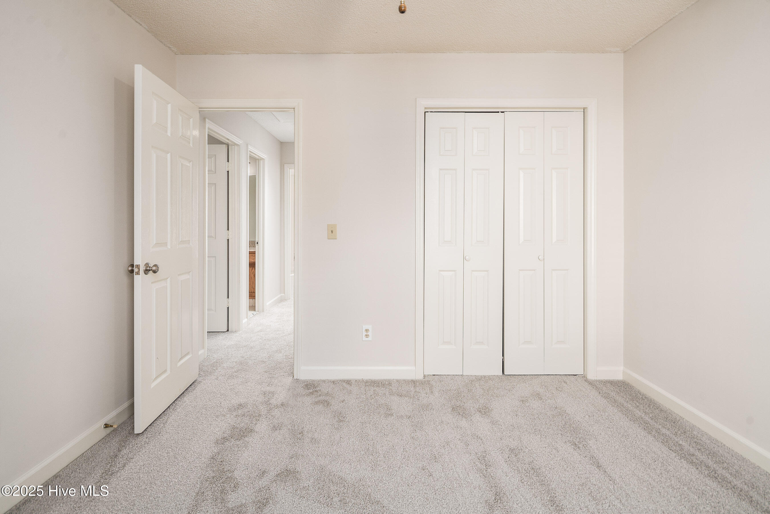2043 Quail Ridge Road E Property Photo 23