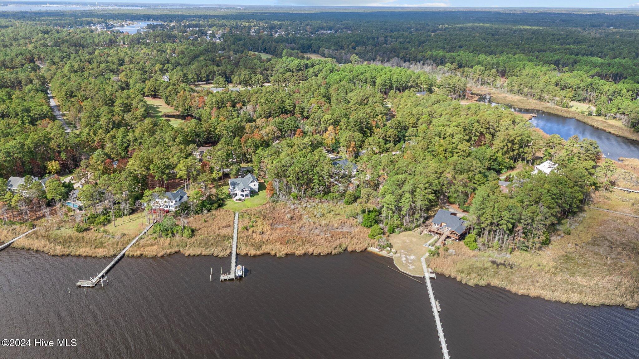 1020 Harbour Pointe Drive Property Photo 6