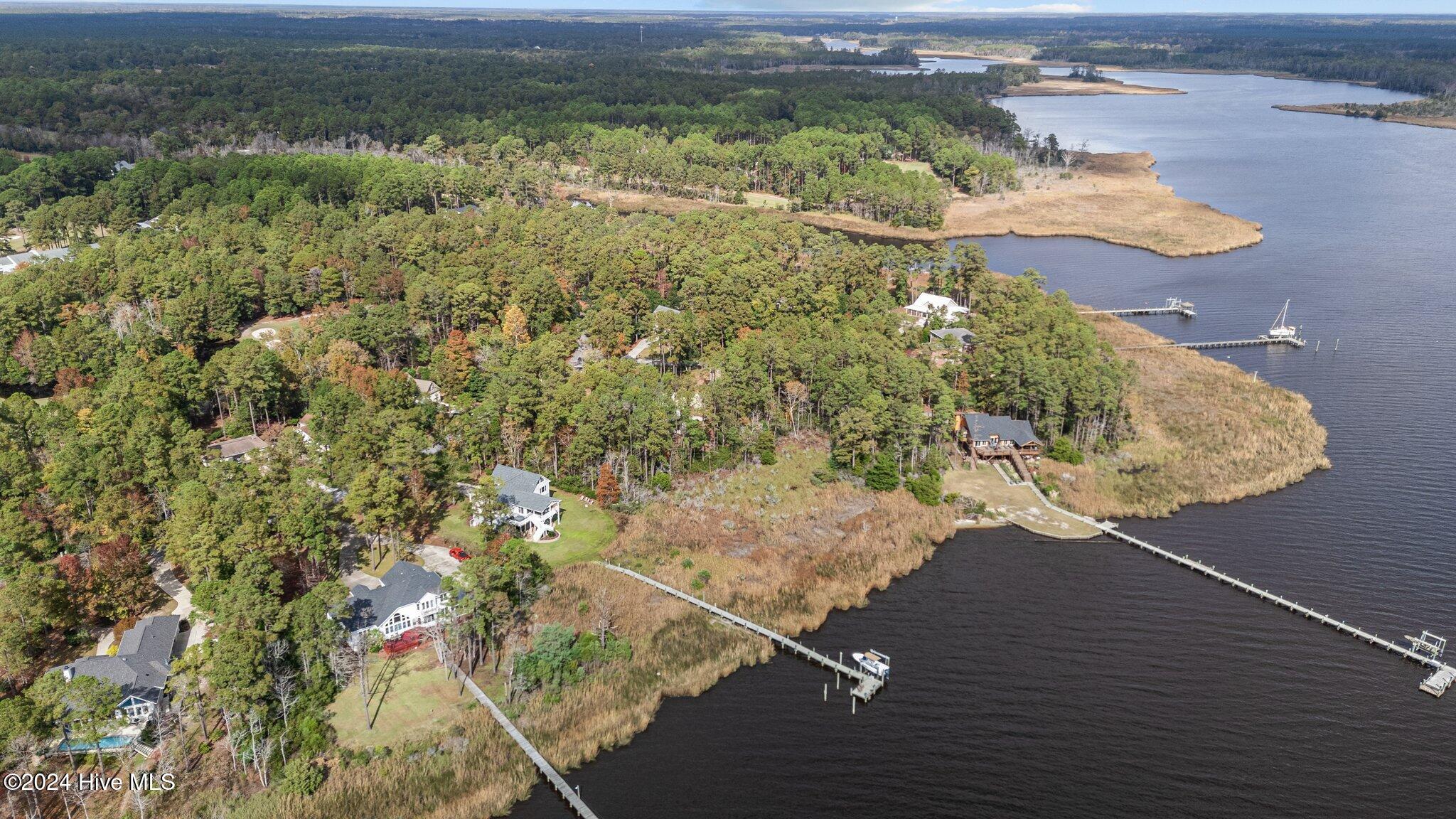 1020 Harbour Pointe Drive Property Photo 7