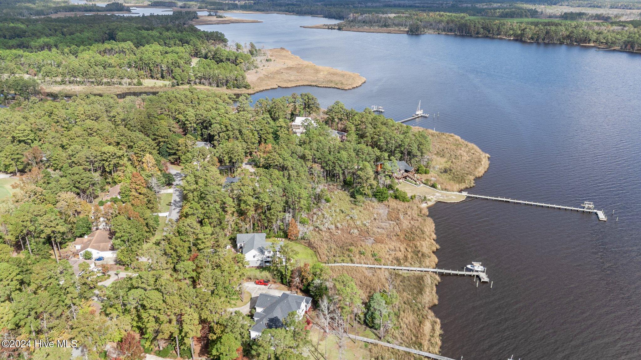 1020 Harbour Pointe Drive Property Photo 8