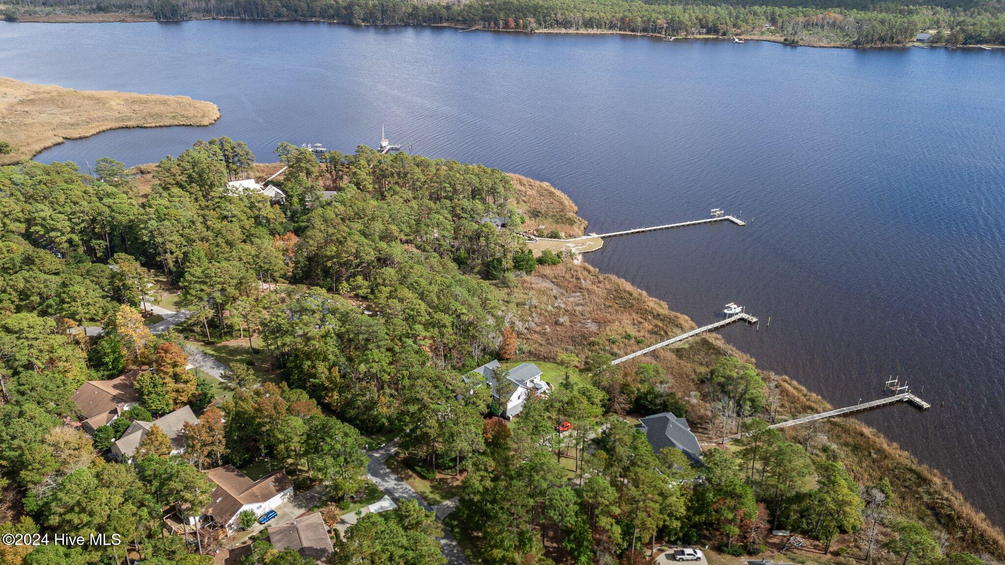 1020 Harbour Pointe Drive Property Photo 9