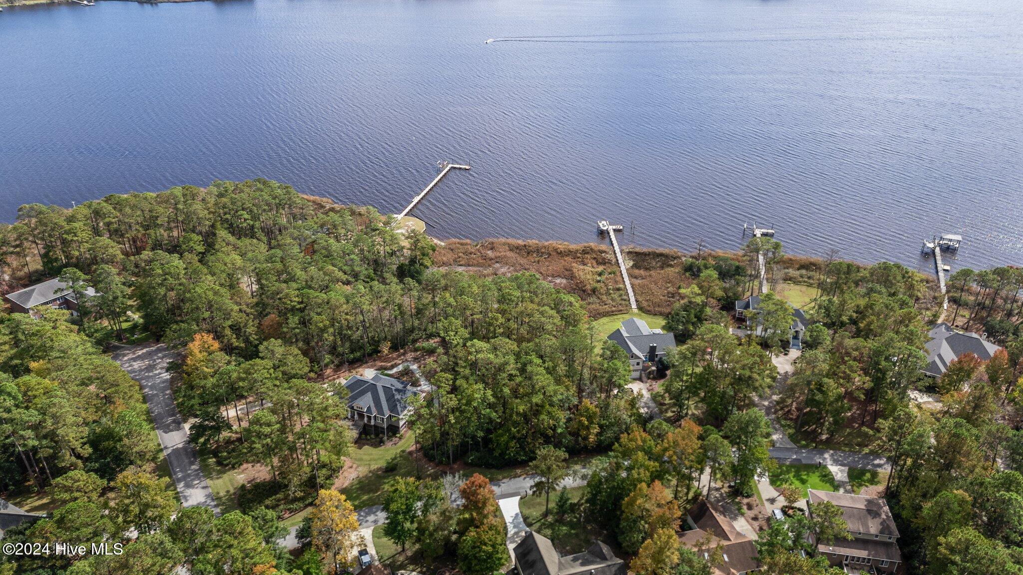 1020 Harbour Pointe Drive Property Photo 10