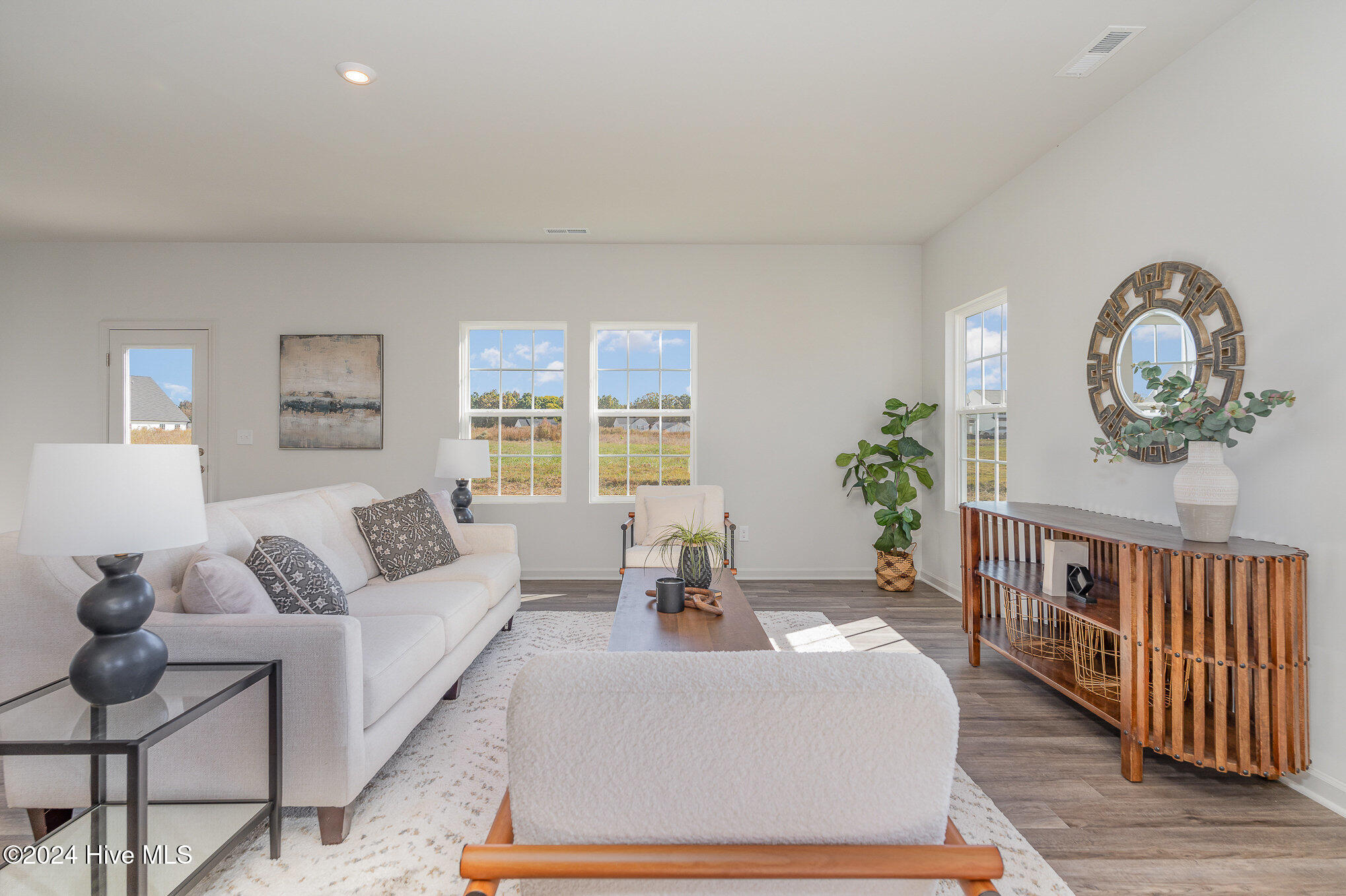 464 Dasu Drive Property Photo 4