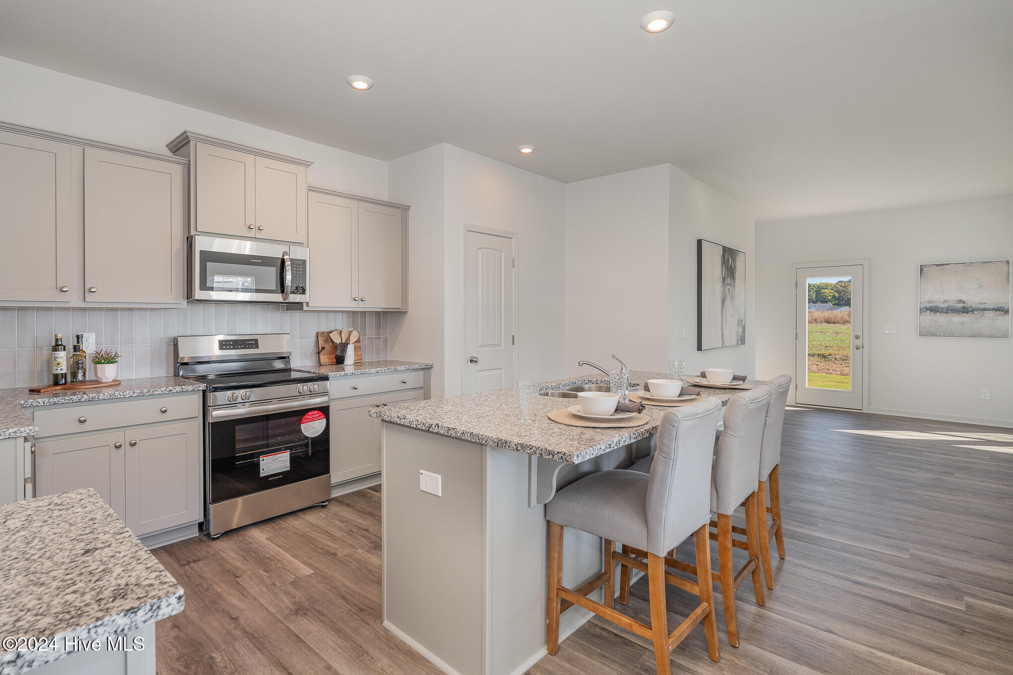 464 Dasu Drive Property Photo 8