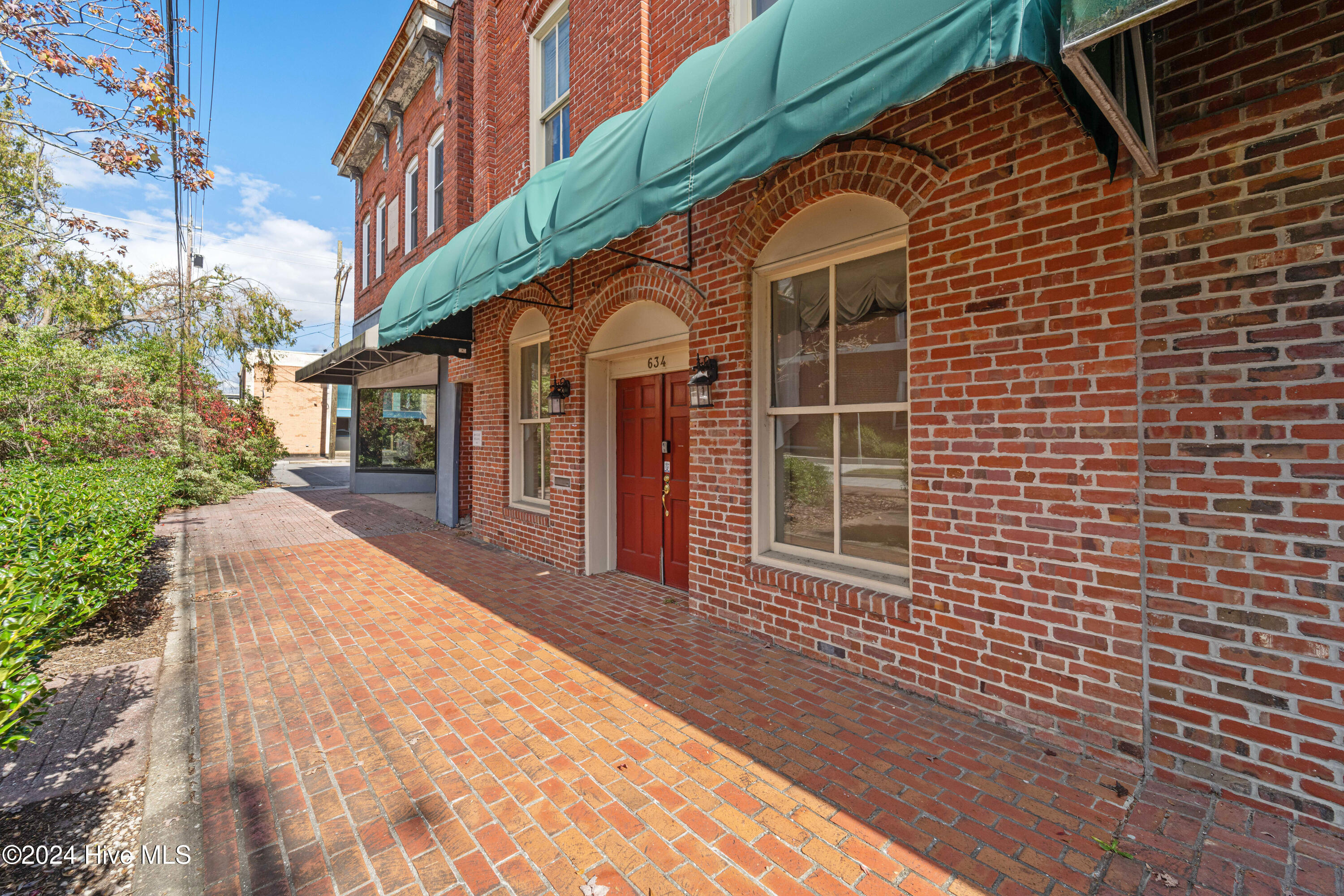 634 Court Street Property Photo 8