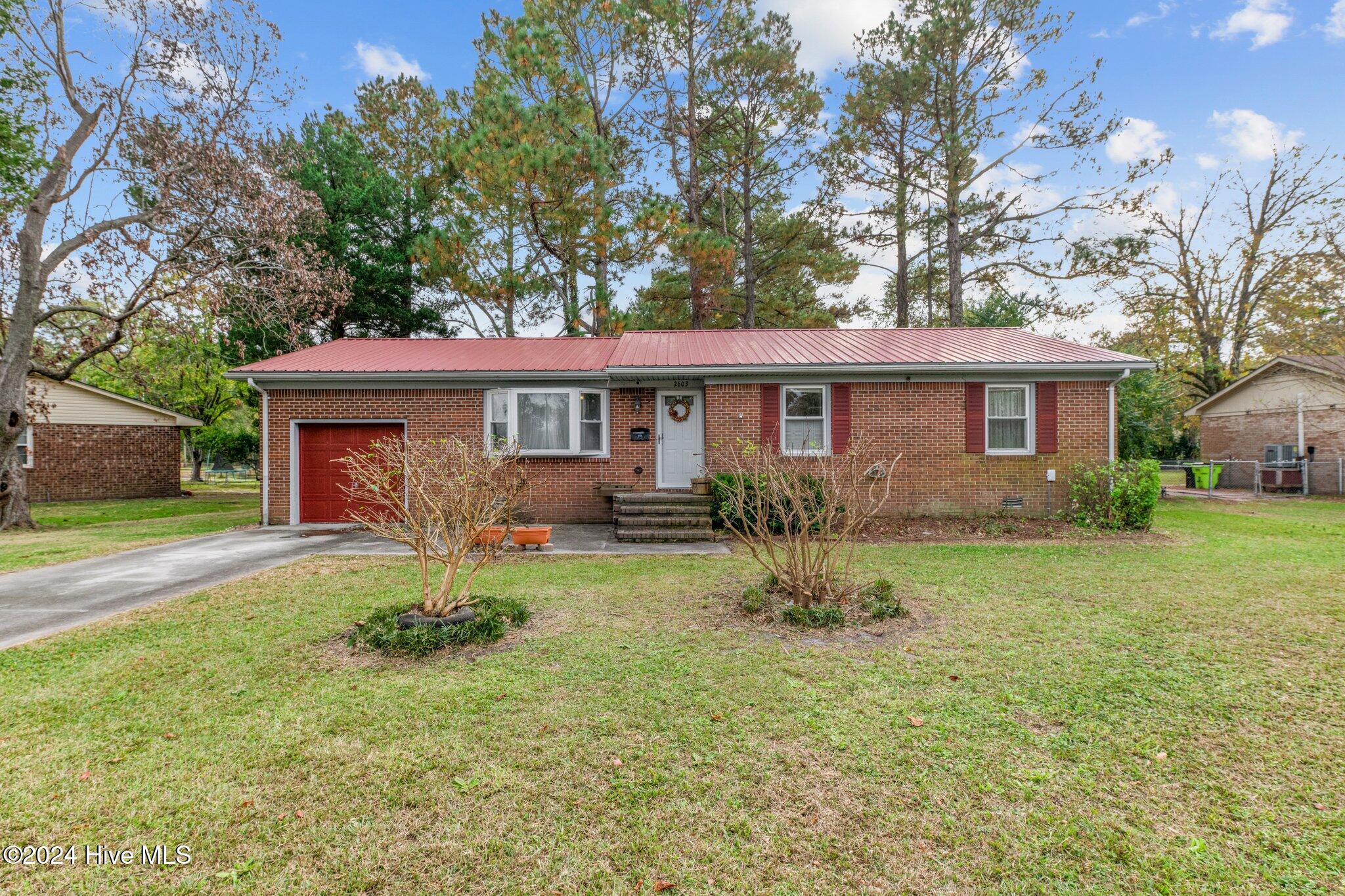 2603 N Hills Drive Property Photo 1