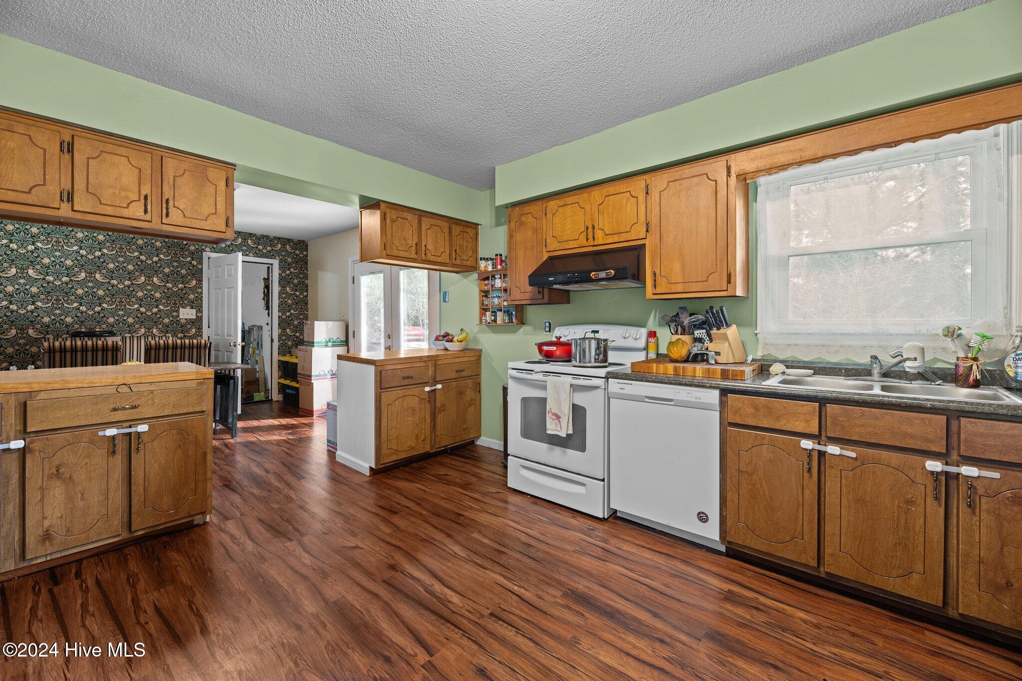 2603 N Hills Drive Property Photo 3
