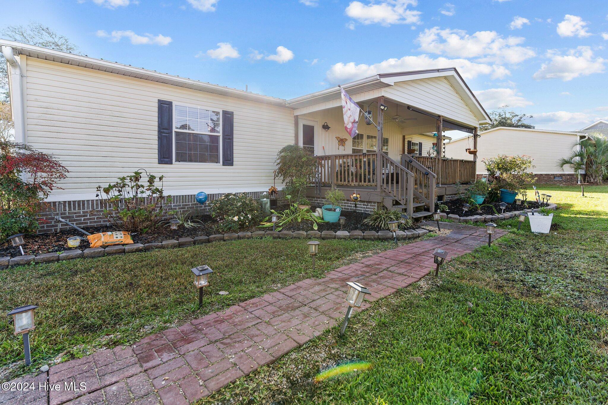 2268 W Tanglewood Drive Property Photo 2