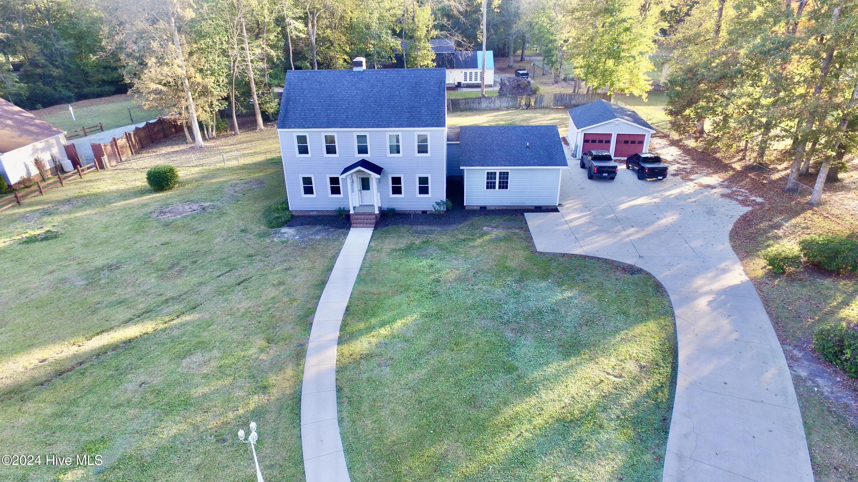 2443 Creekside Road Property Photo 2