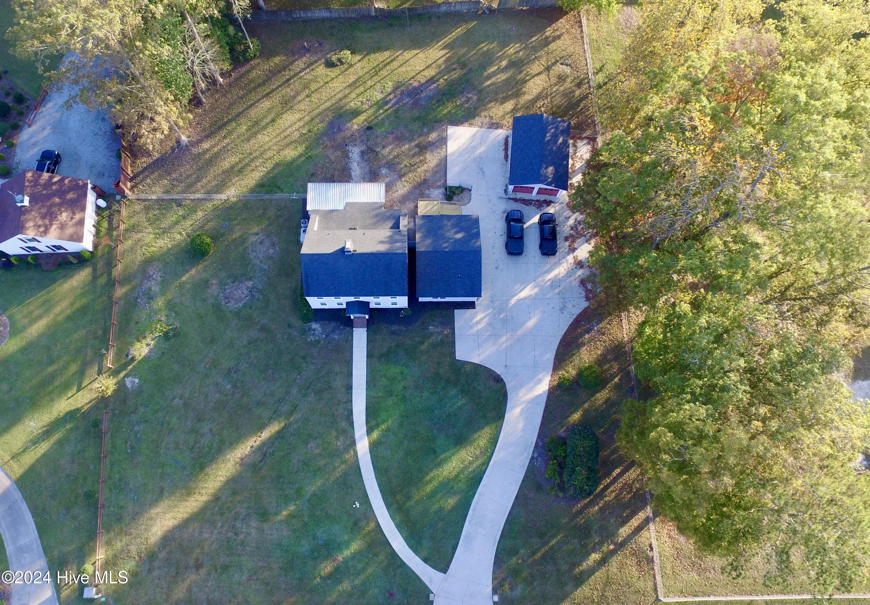 2443 Creekside Road Property Photo 3