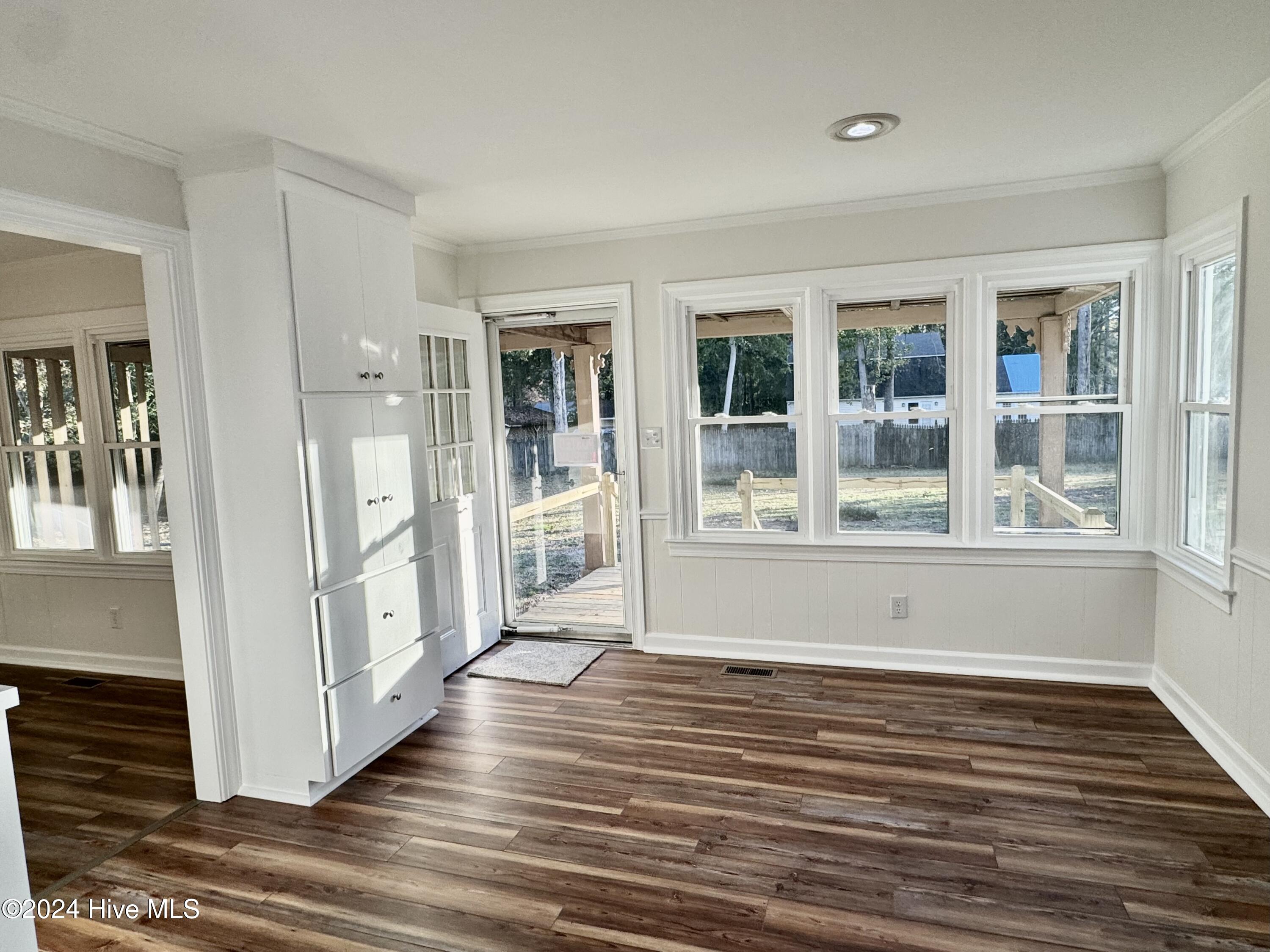 2443 Creekside Road Property Photo 5