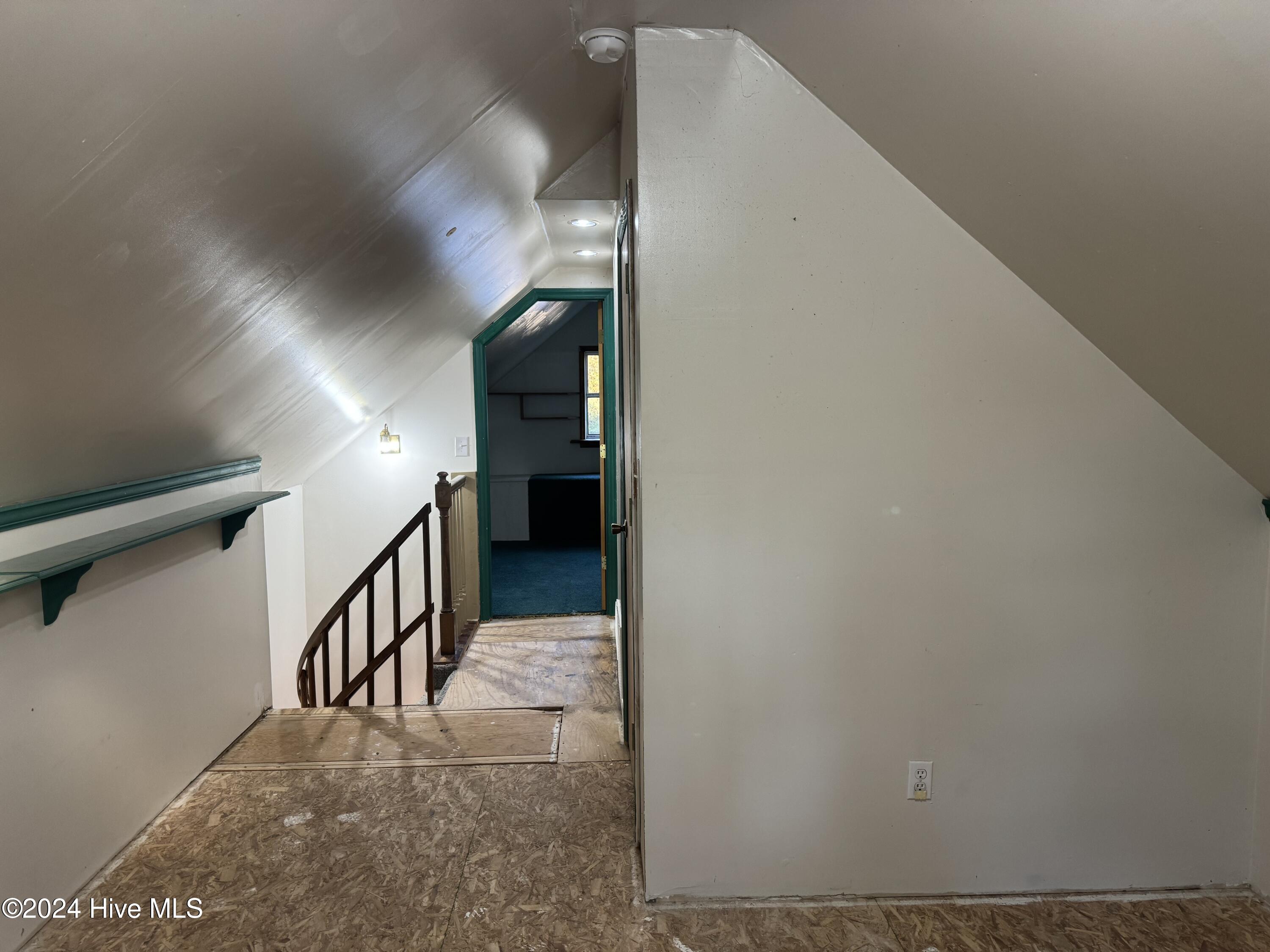 2443 Creekside Road Property Photo 32