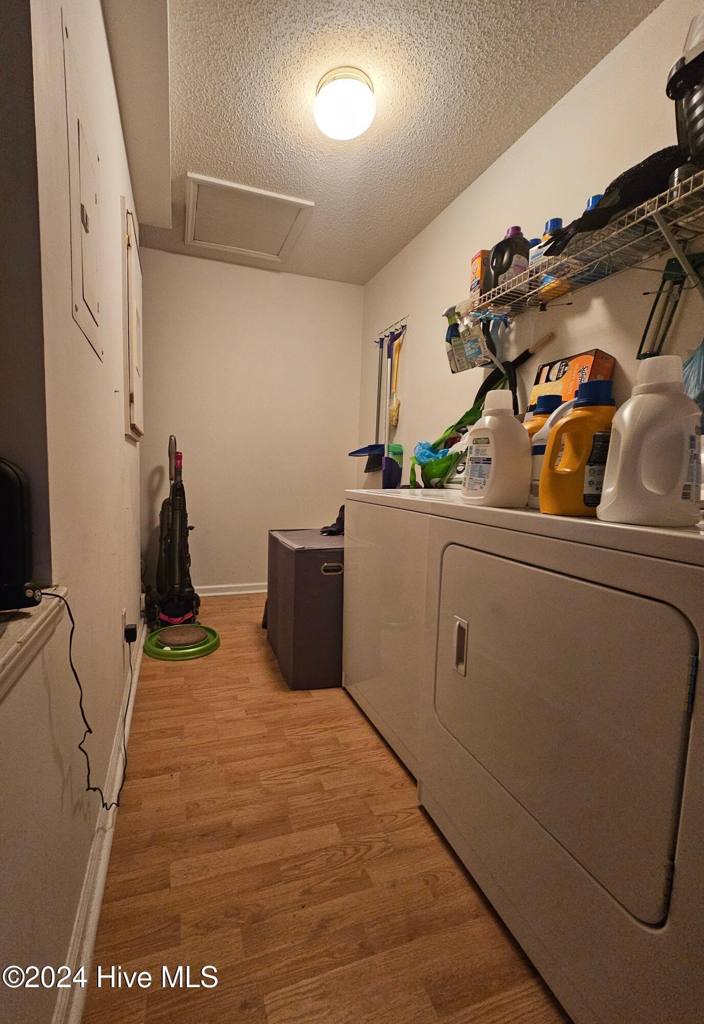 113 Breezewood Drive H Property Photo 6