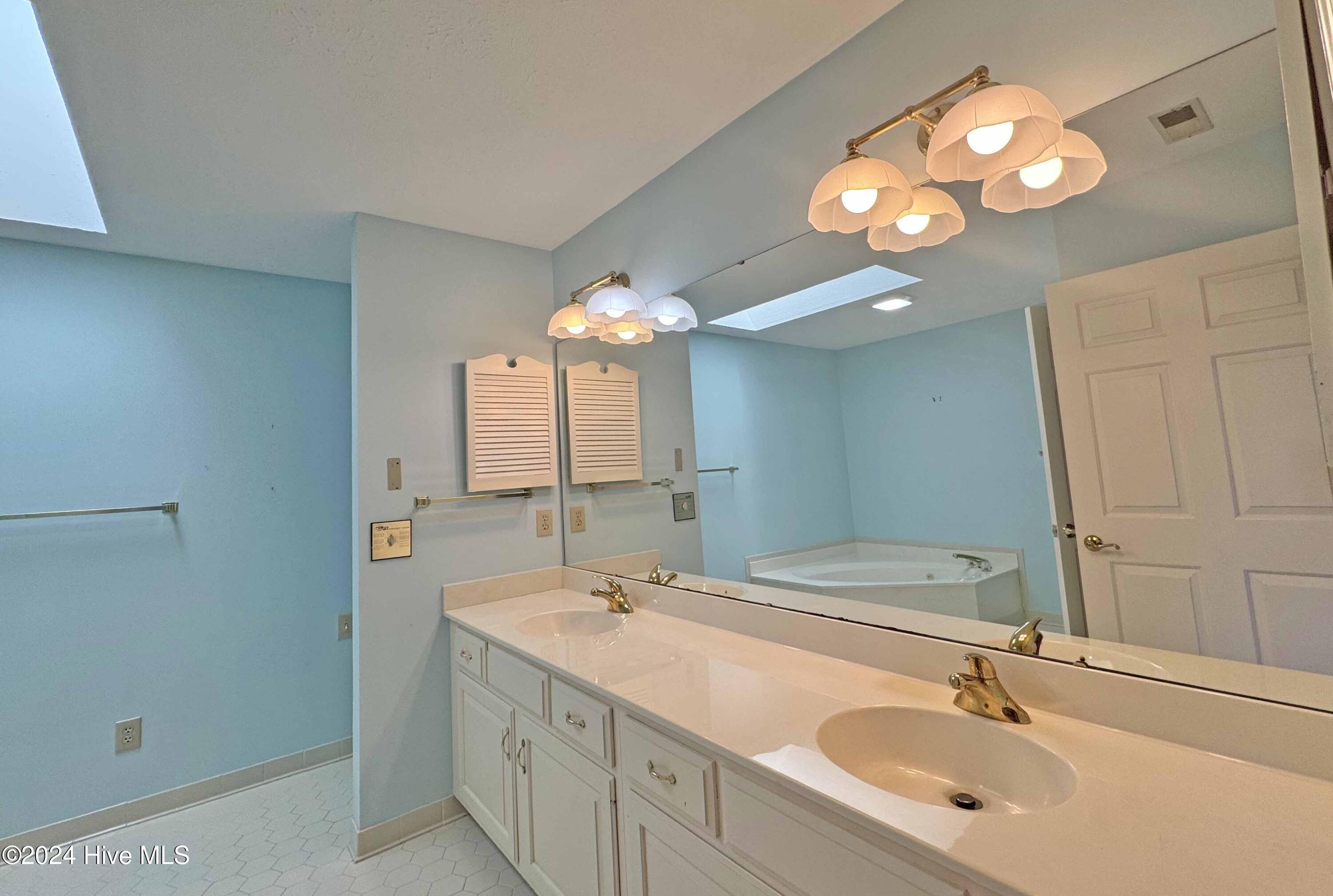 25 Gull Lane Property Photo 11