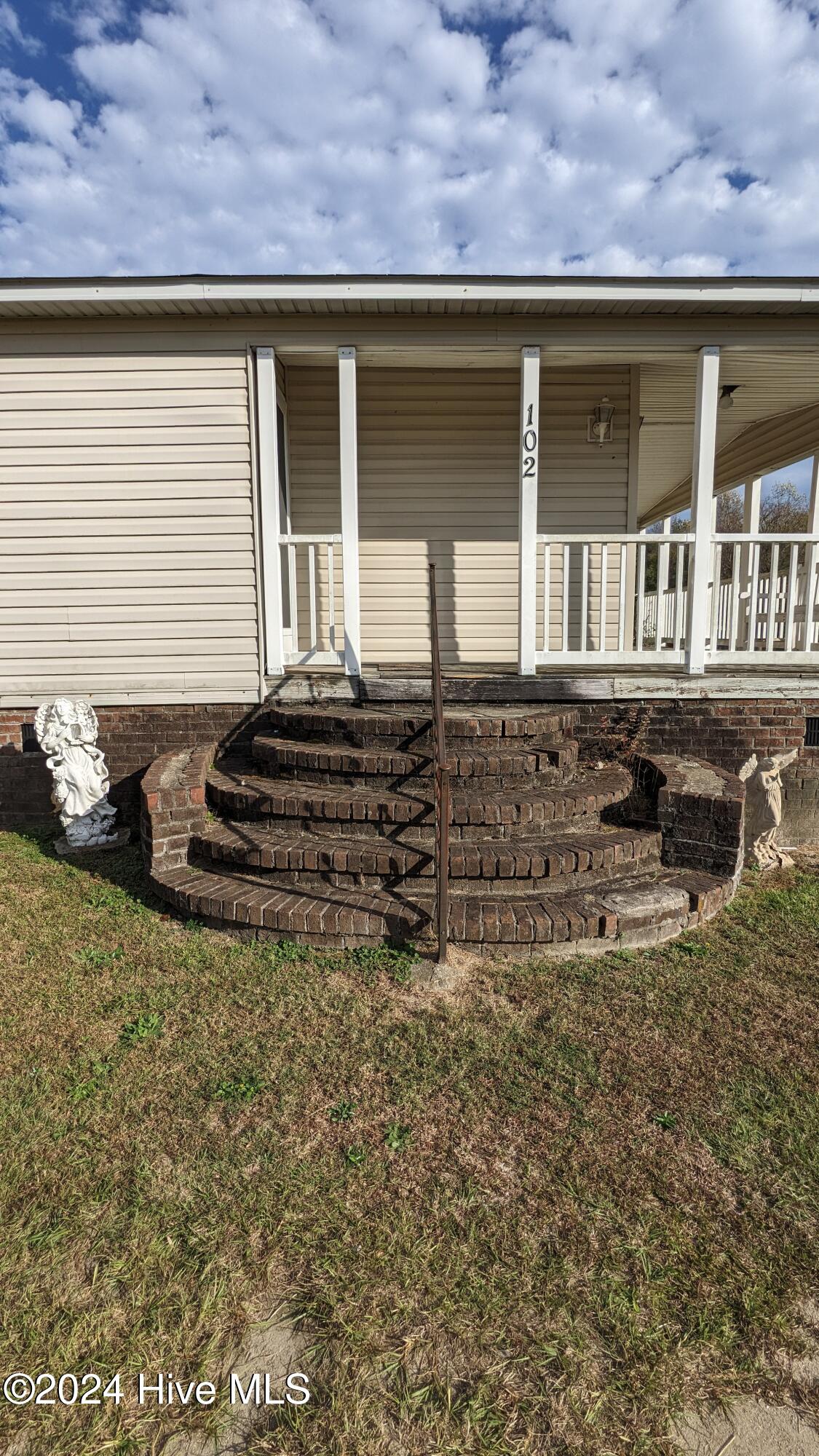 102 Bladestone Place Property Photo 2