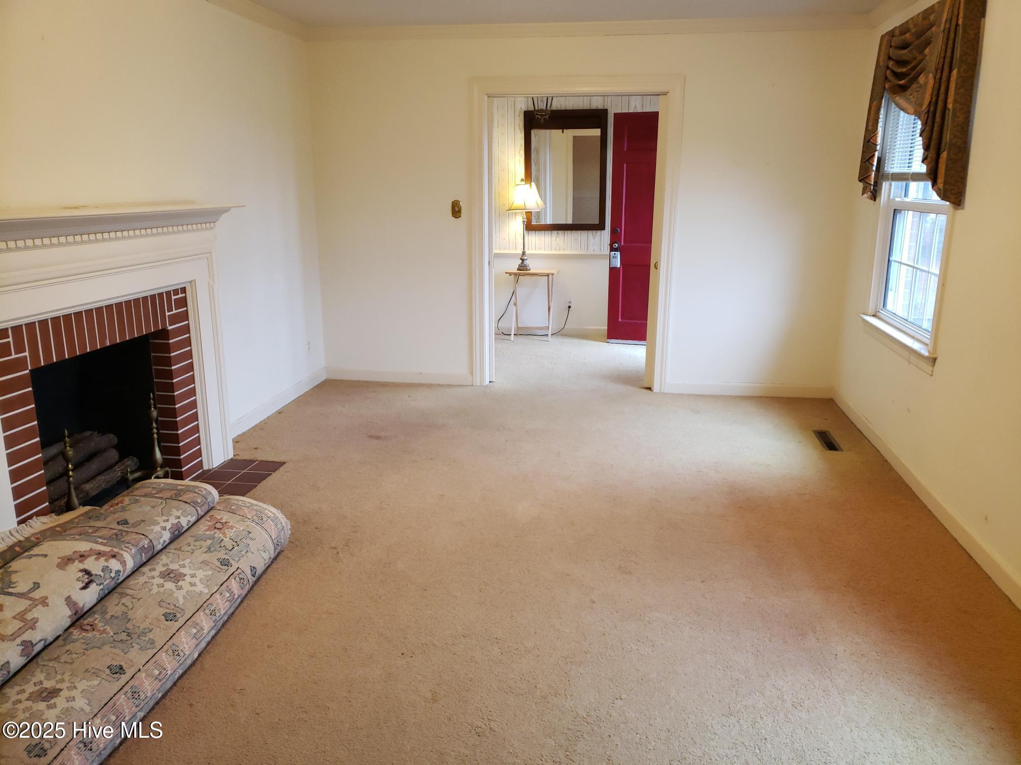 203 Green Street Property Photo 6