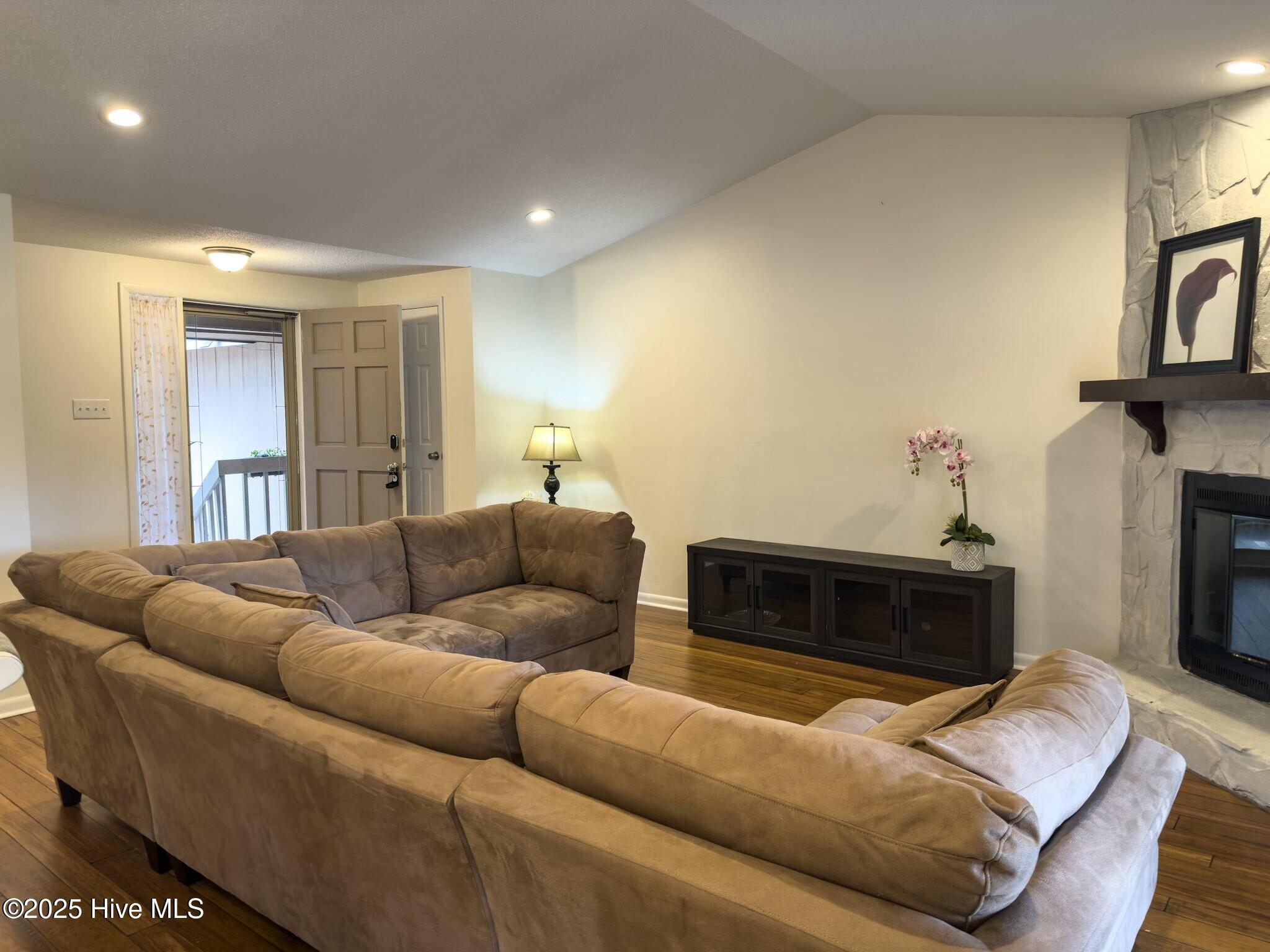 6739 Irongate Drive B Property Photo 12