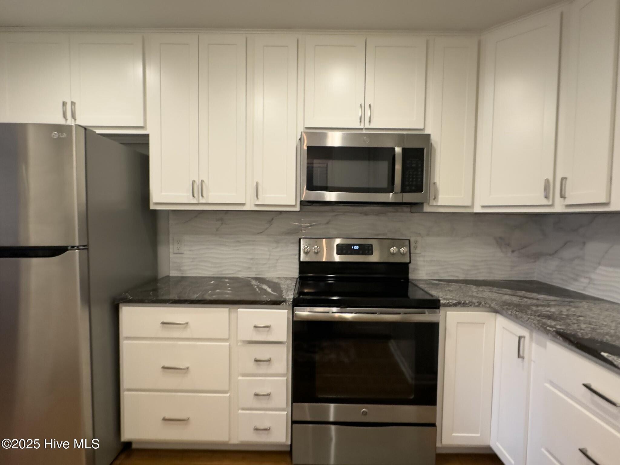 6739 Irongate Drive B Property Photo 17