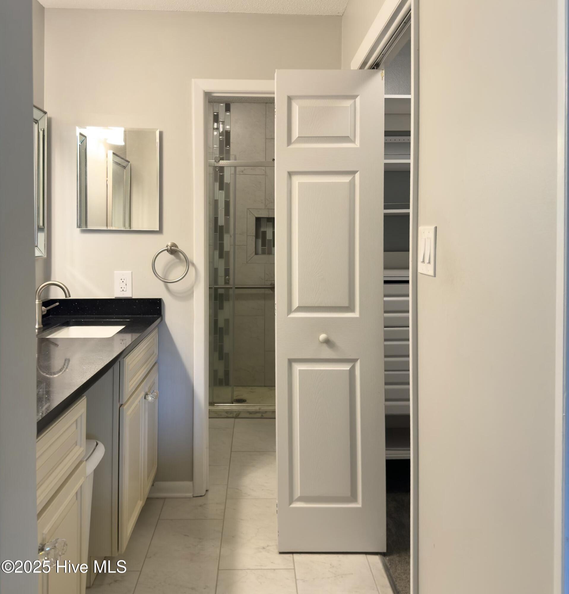 6739 Irongate Drive B Property Photo 23